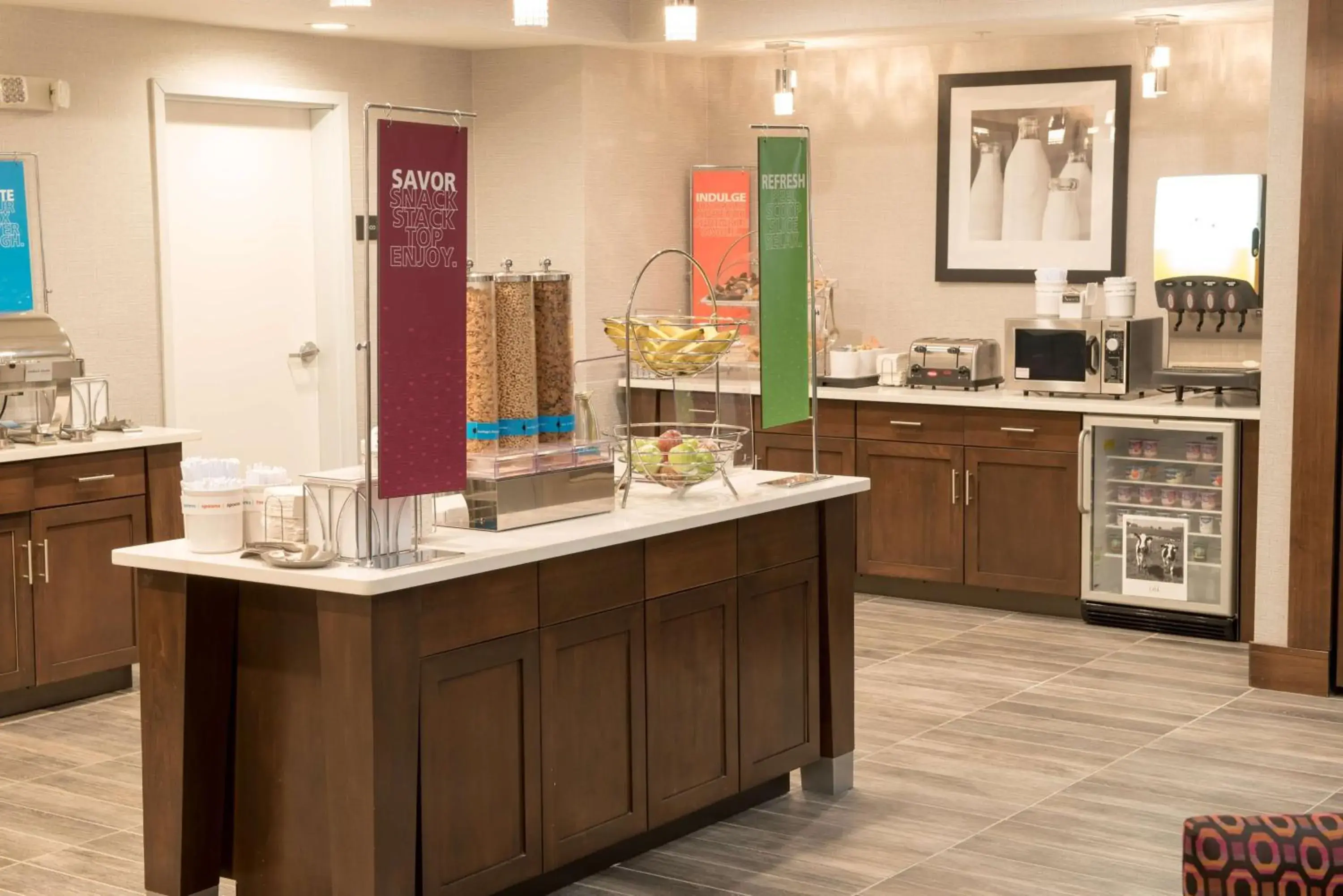 Breakfast in Hampton Inn & Suites Bay City Breakfast in Hampton Inn & Suites Bay City