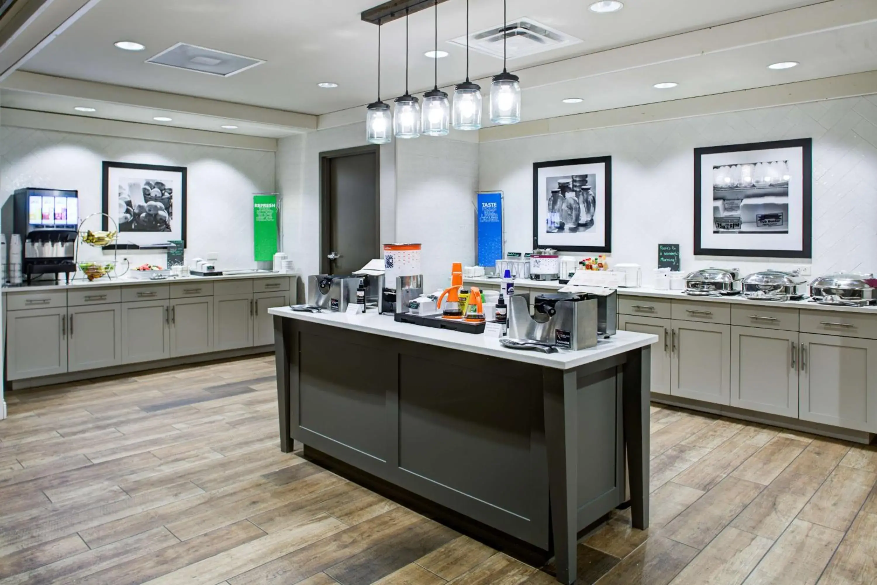 Breakfast in Hampton Inn & Suites Pittsburg Kansas Crossing Casino near Pitt State Univ Breakfast in Hampton Inn & Suites Pittsburg Kansas Crossing Casino near Pitt State Univ