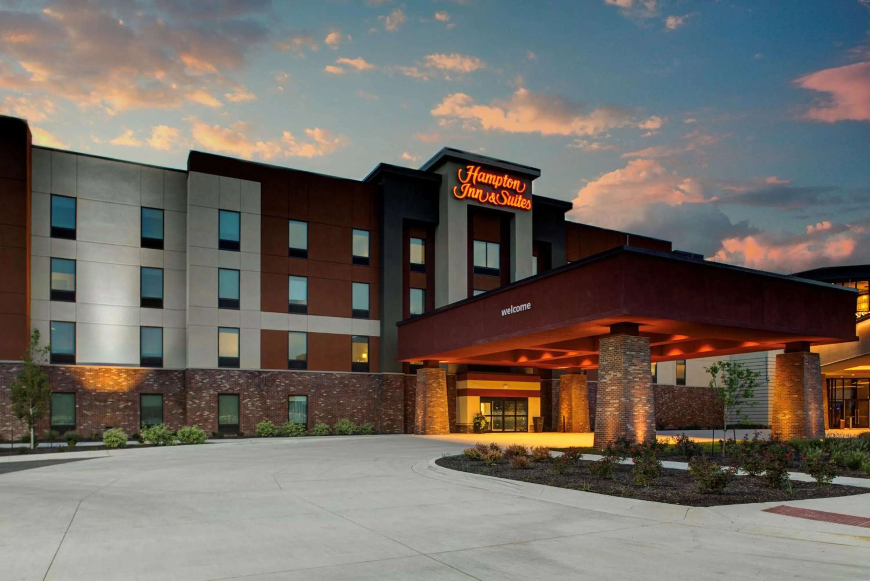 Property building in Hampton Inn & Suites Pittsburg Kansas Crossing Casino near Pitt State Univ