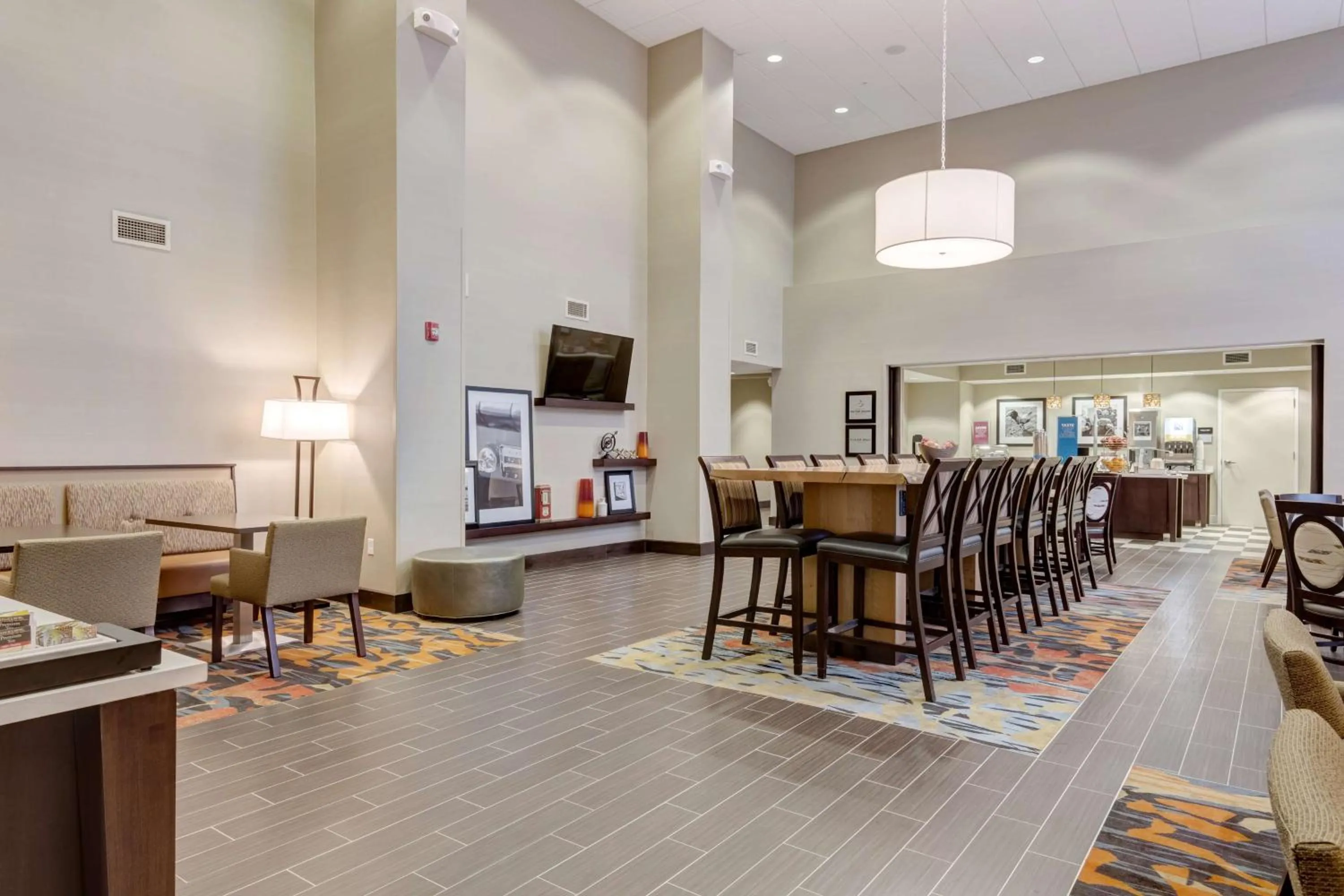 Lobby or reception in Hampton Inn-St. Louis Wentzville, MO