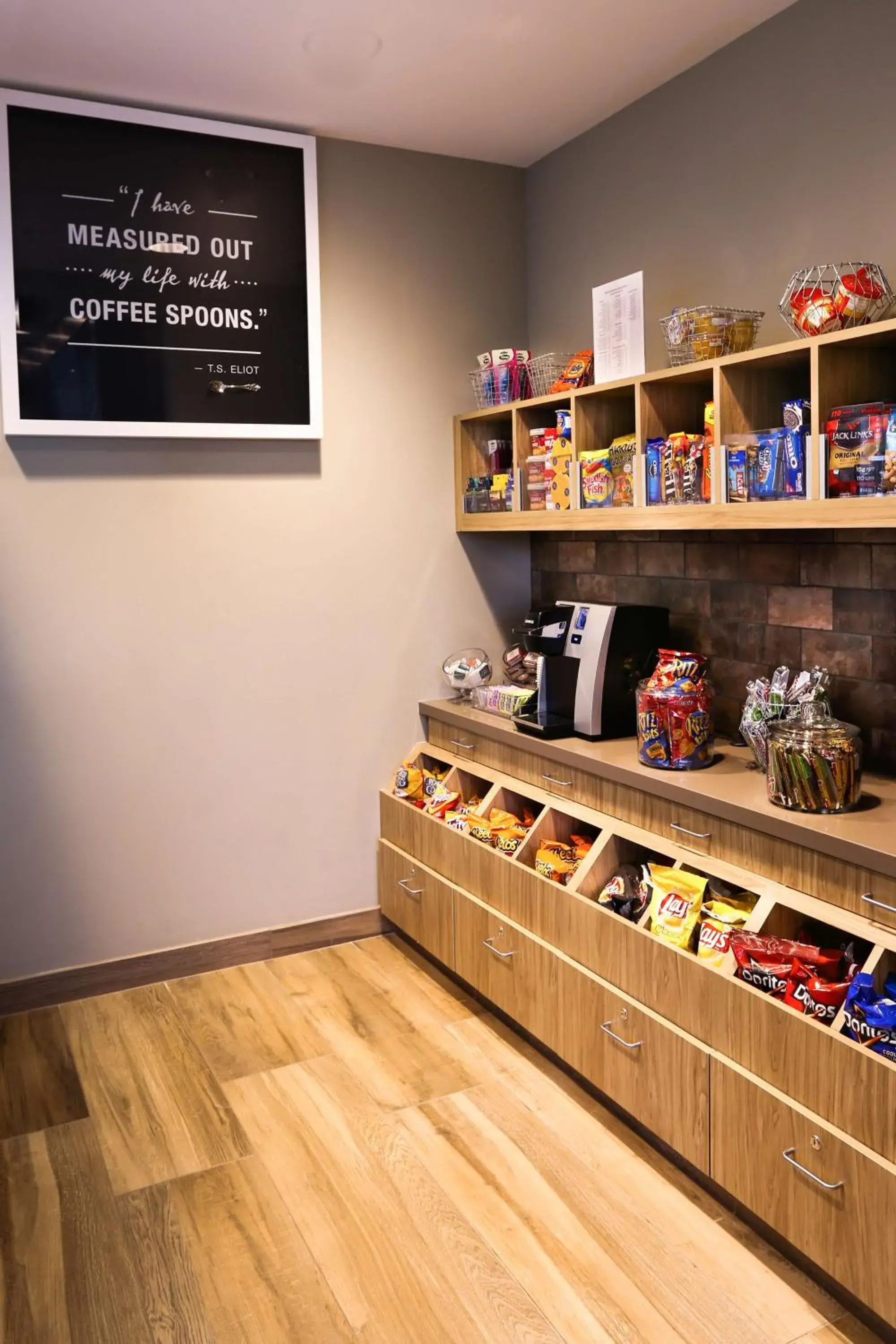 Restaurant/places to eat in Hilton Garden Inn Arvada/Denver, CO Restaurant/places to eat in Hilton Garden Inn Arvada/Denver, CO