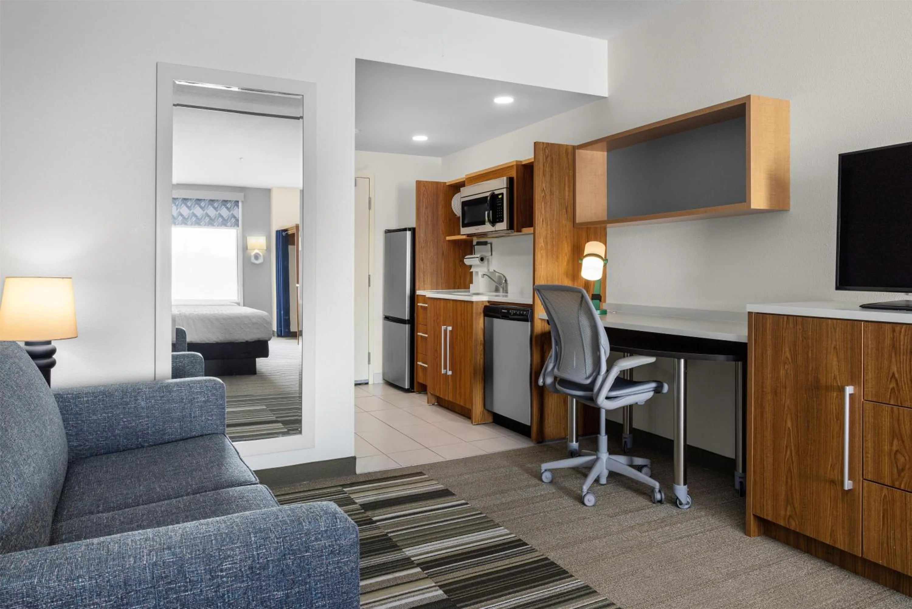 Kitchen or kitchenette in Home2 Suites By Hilton Minneapolis-Eden Prairie