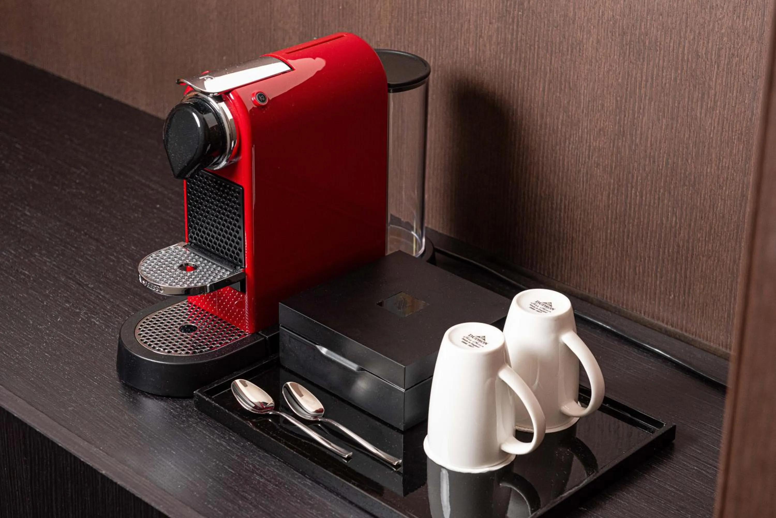 Coffee/tea facilities in Hilton Lake Como