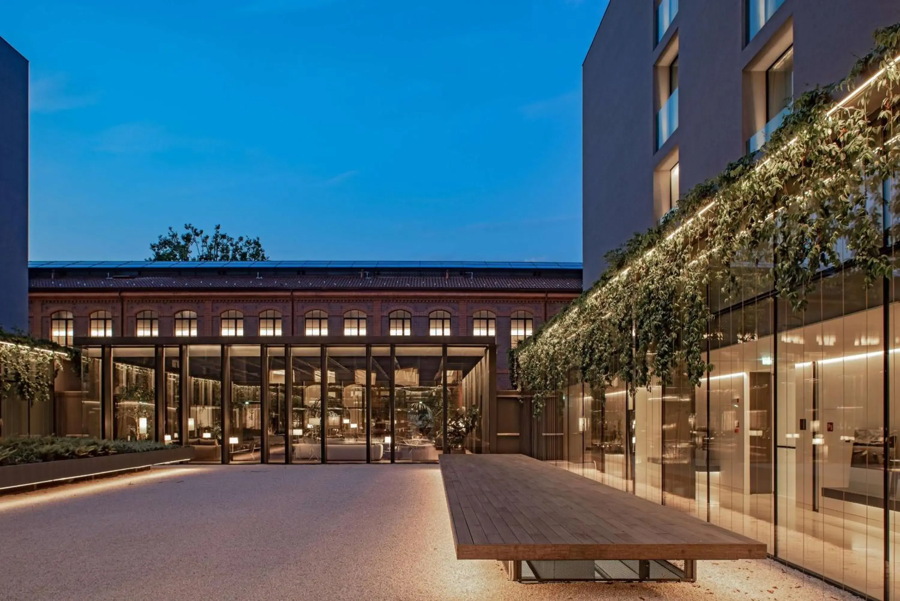 Property building in Hilton Lake Como Property building in Hilton Lake Como