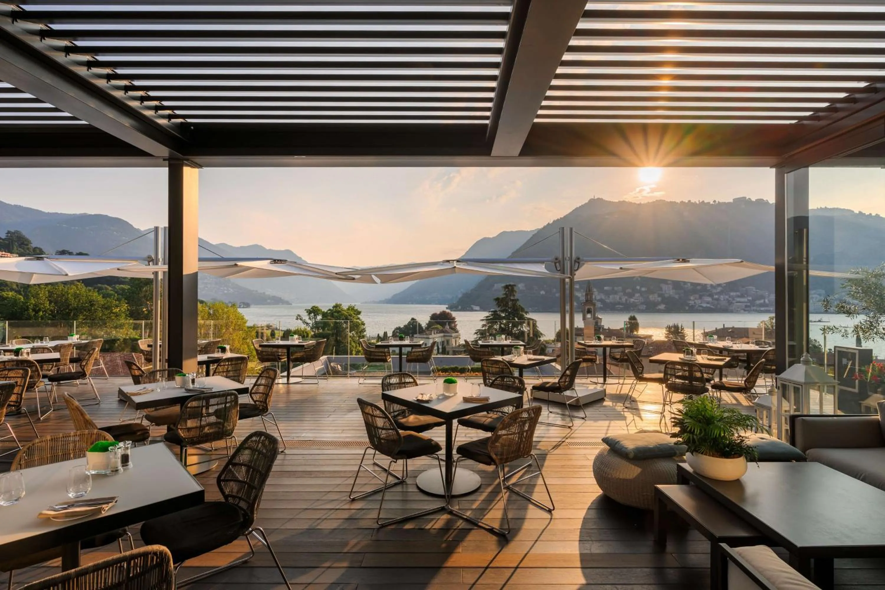 Restaurant/places to eat in Hilton Lake Como