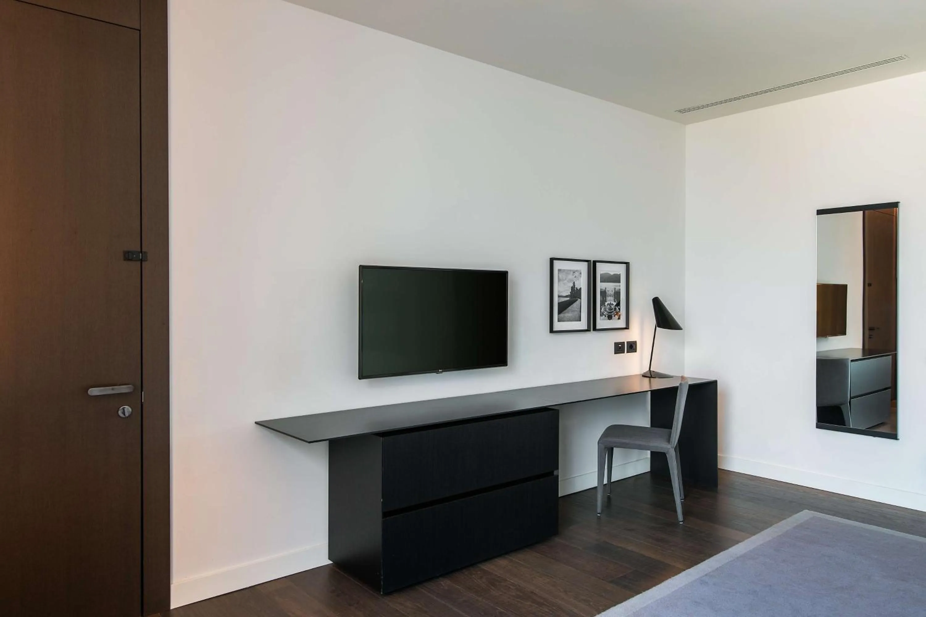 Bedroom, Bed in Hilton Lake Como