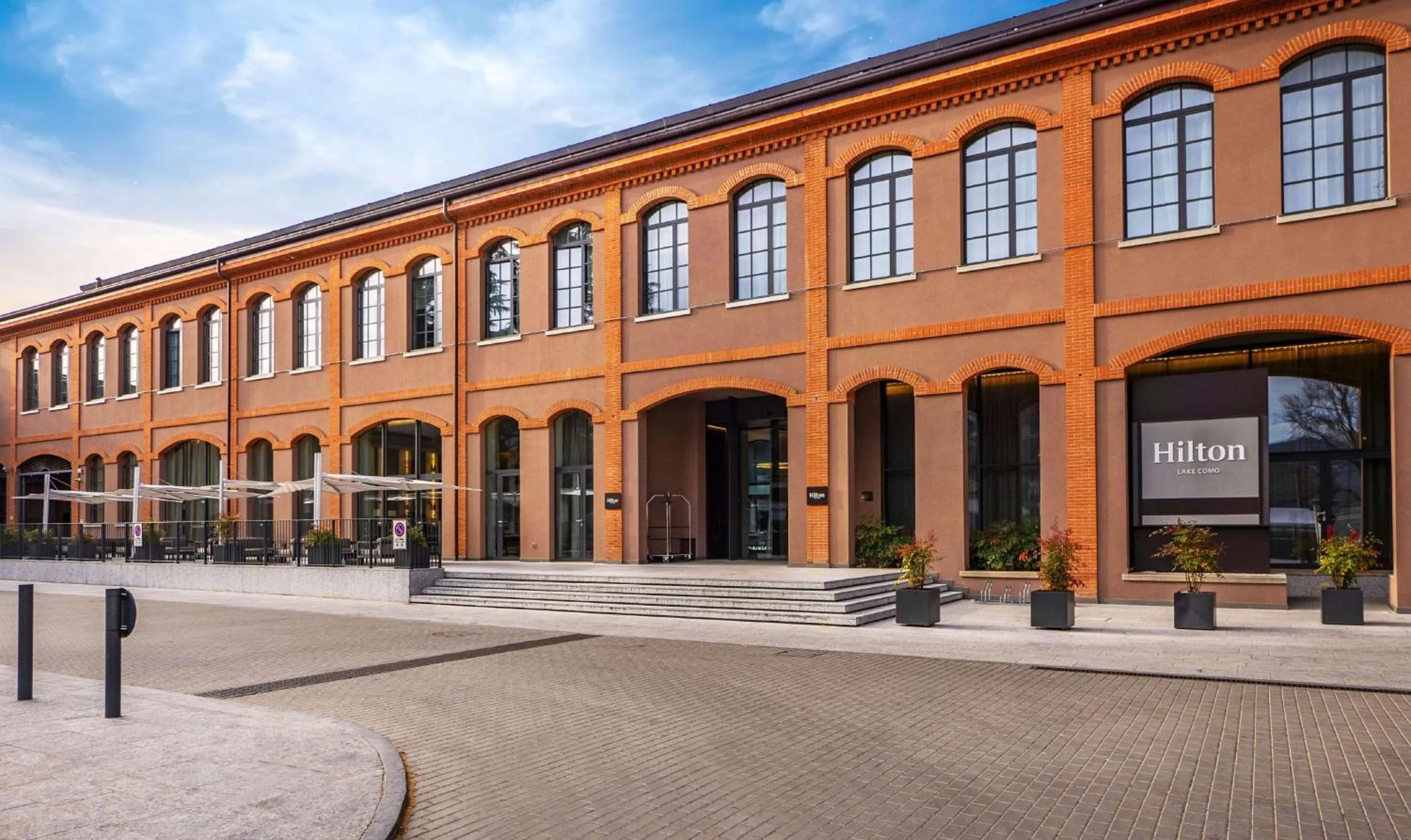 Property building in Hilton Lake Como