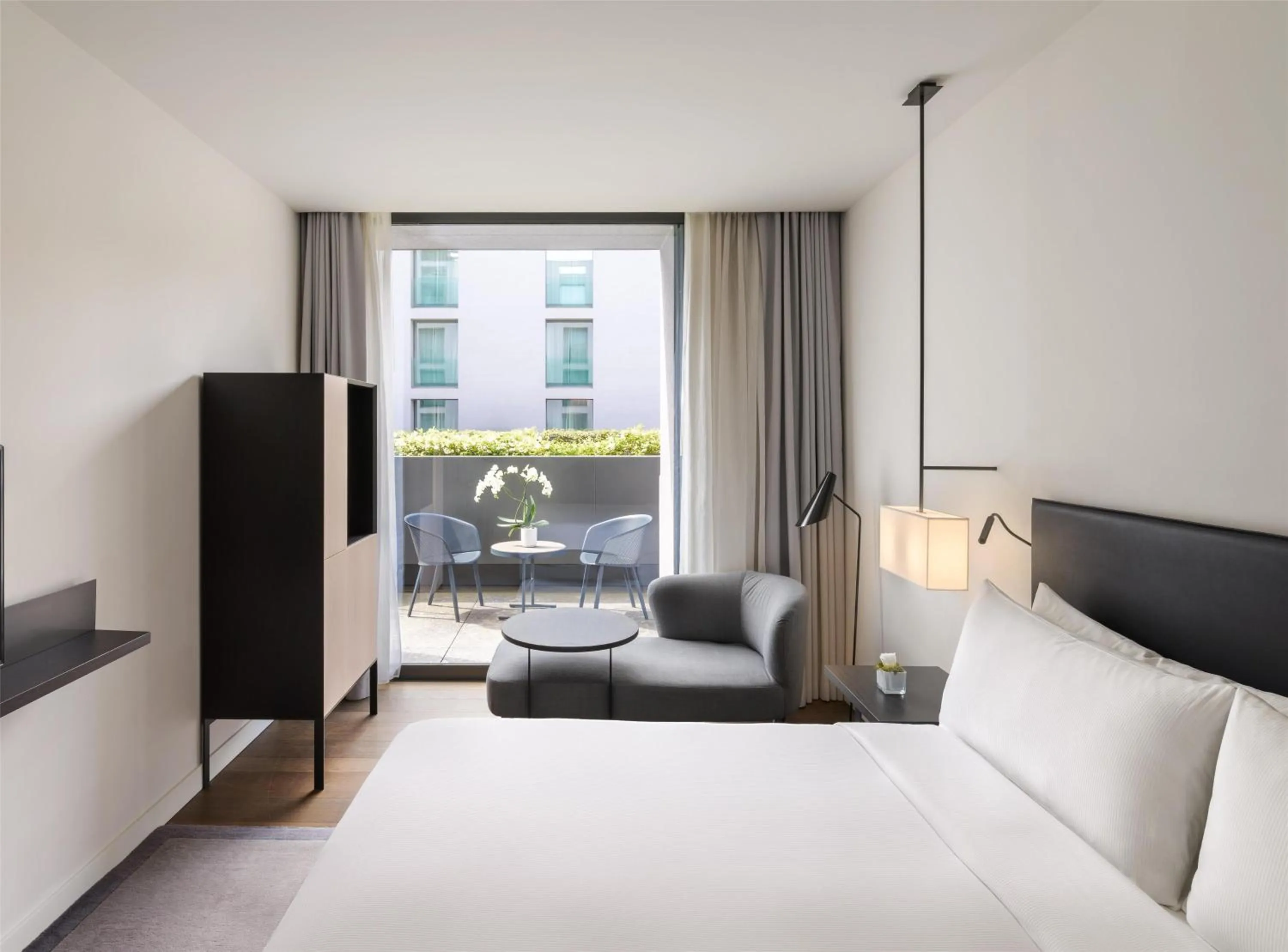 Living room, Bed in Hilton Lake Como