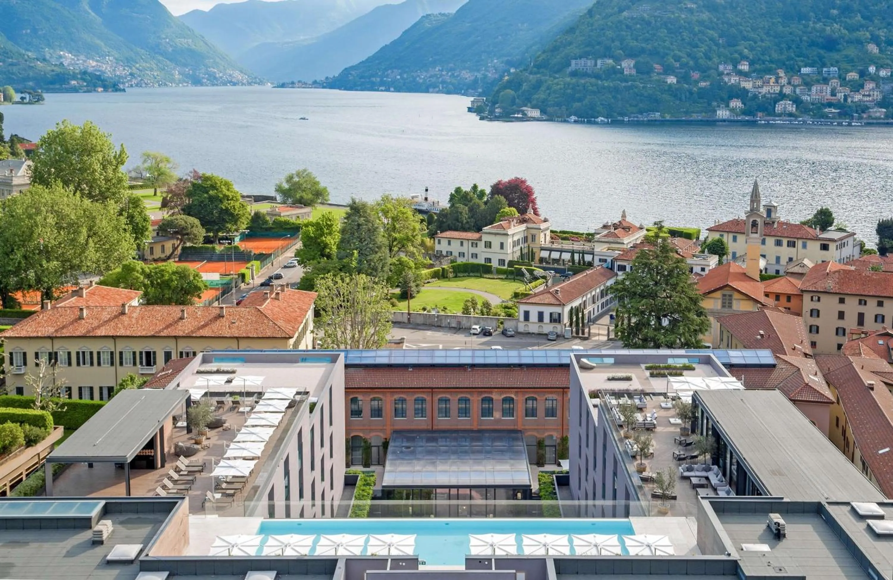 Property building in Hilton Lake Como