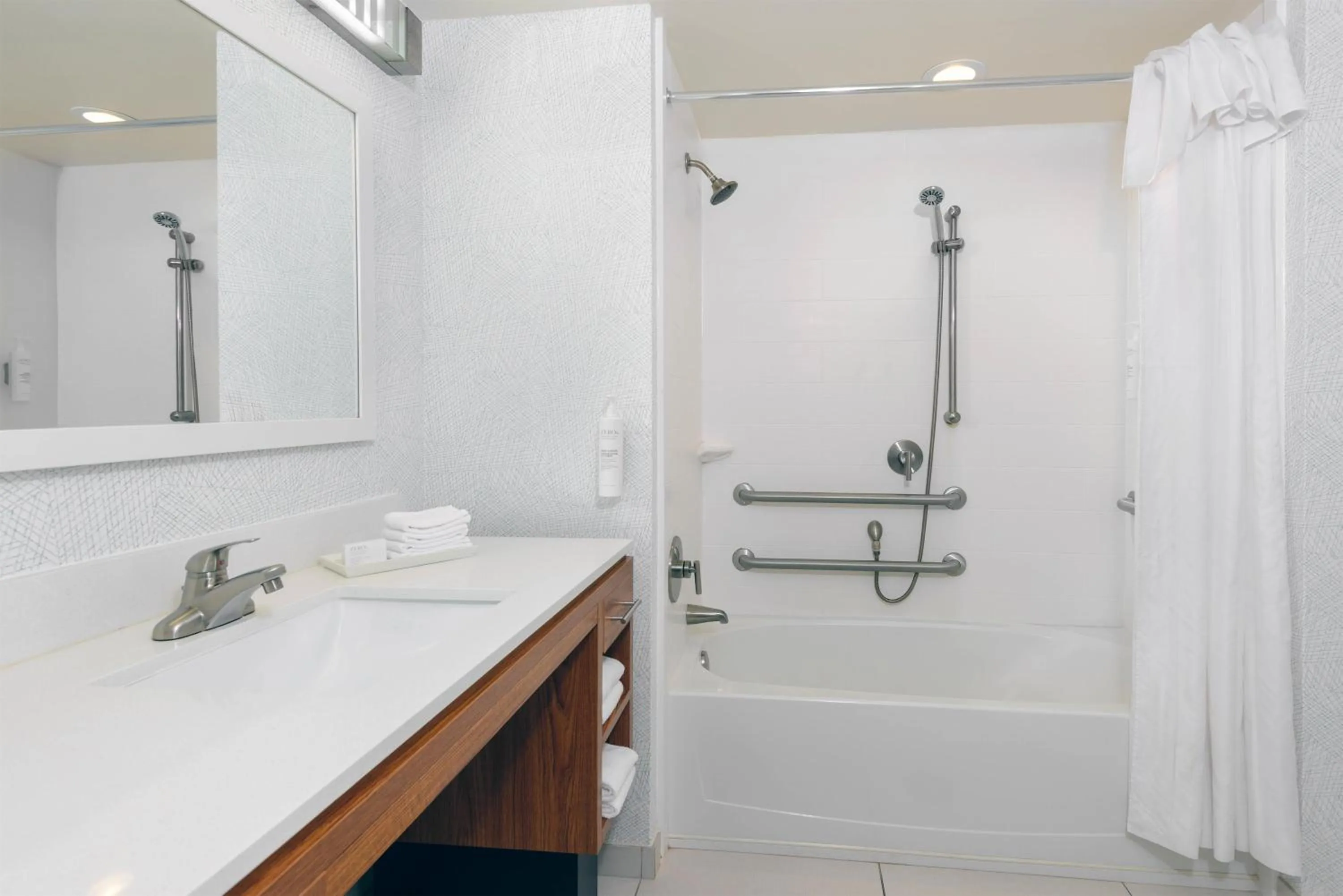 Bathroom in Home2 Suites By Hilton Nokomis