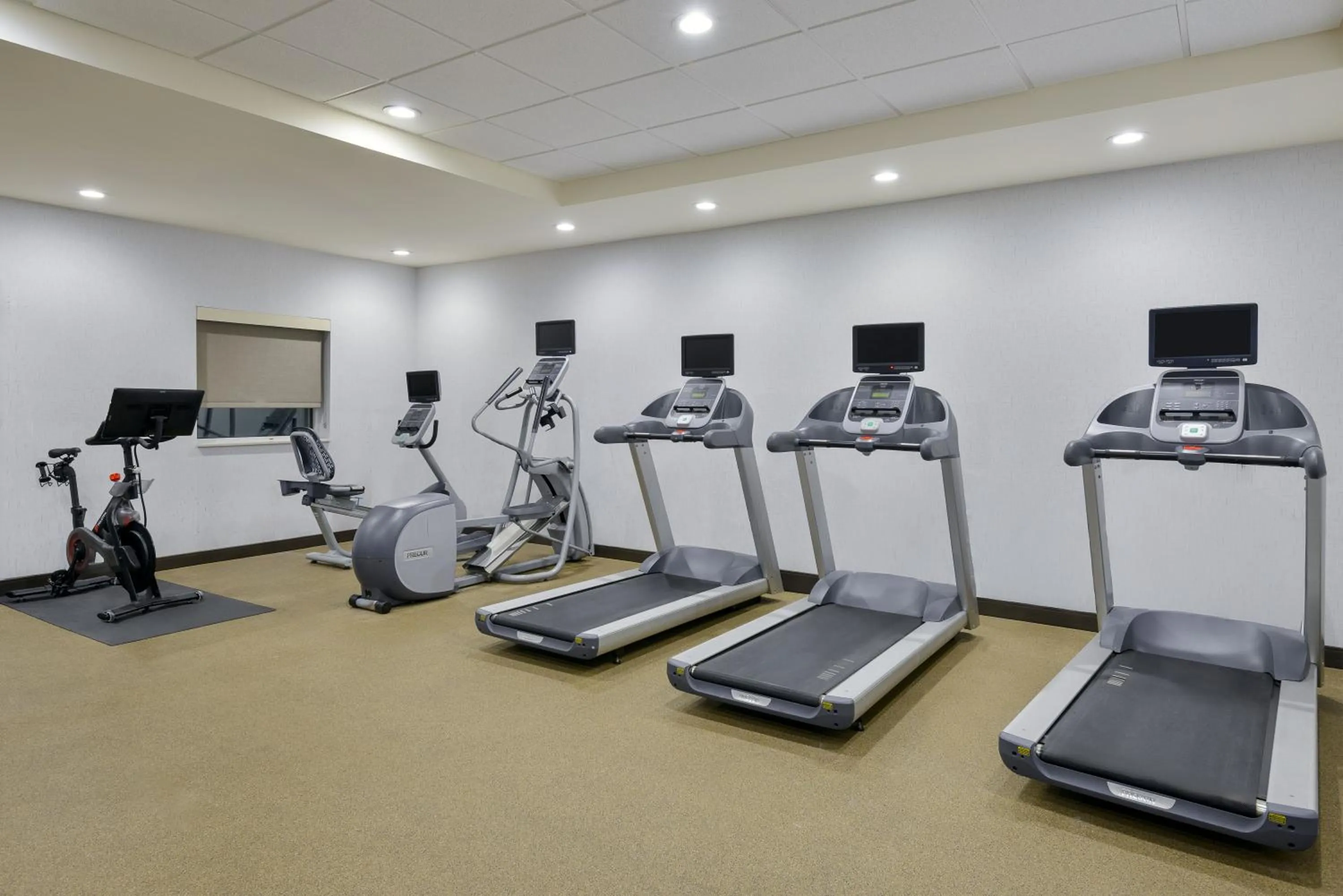 Fitness centre/facilities in Home2 Suites By Hilton Nokomis