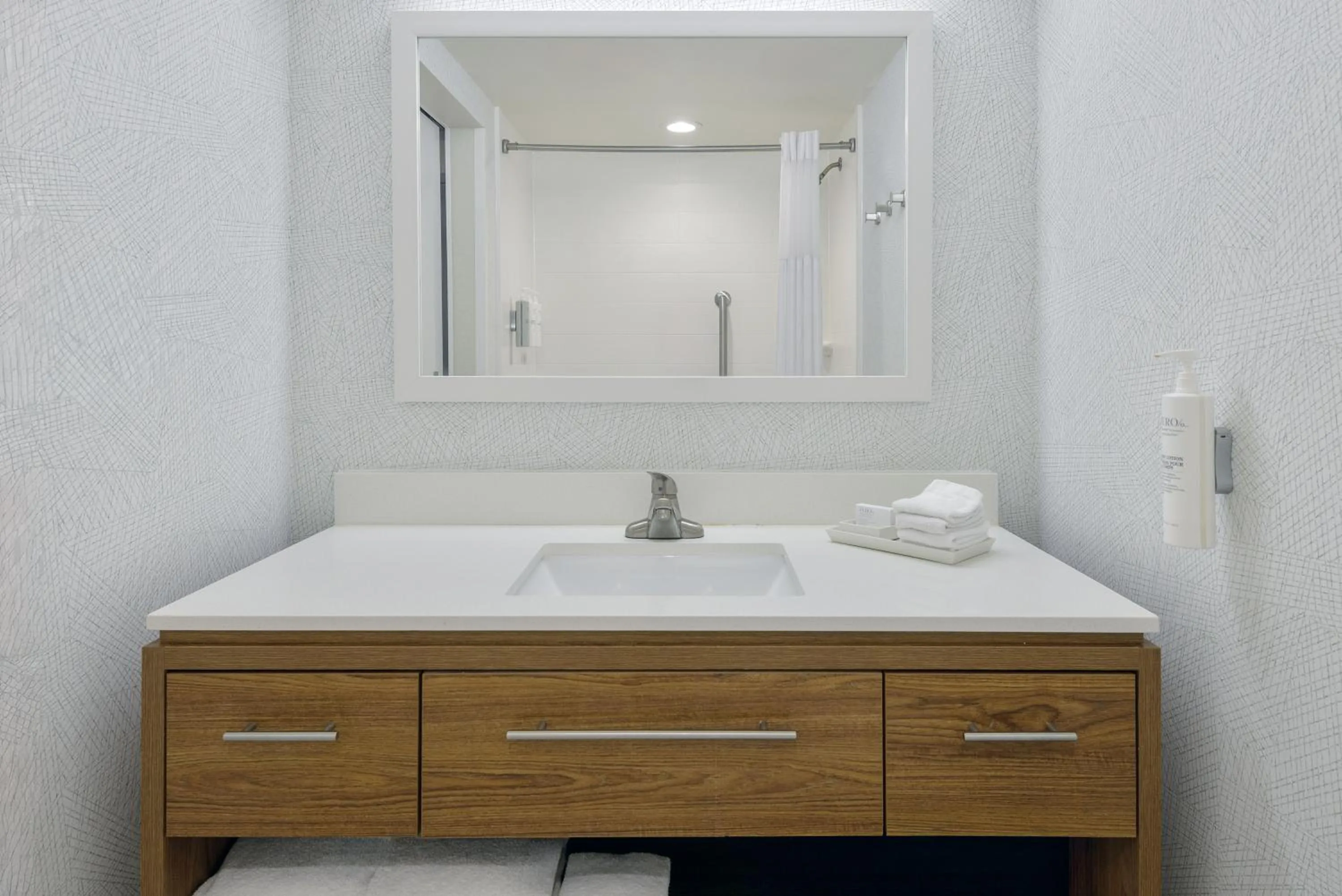 Bathroom in Home2 Suites By Hilton Nokomis