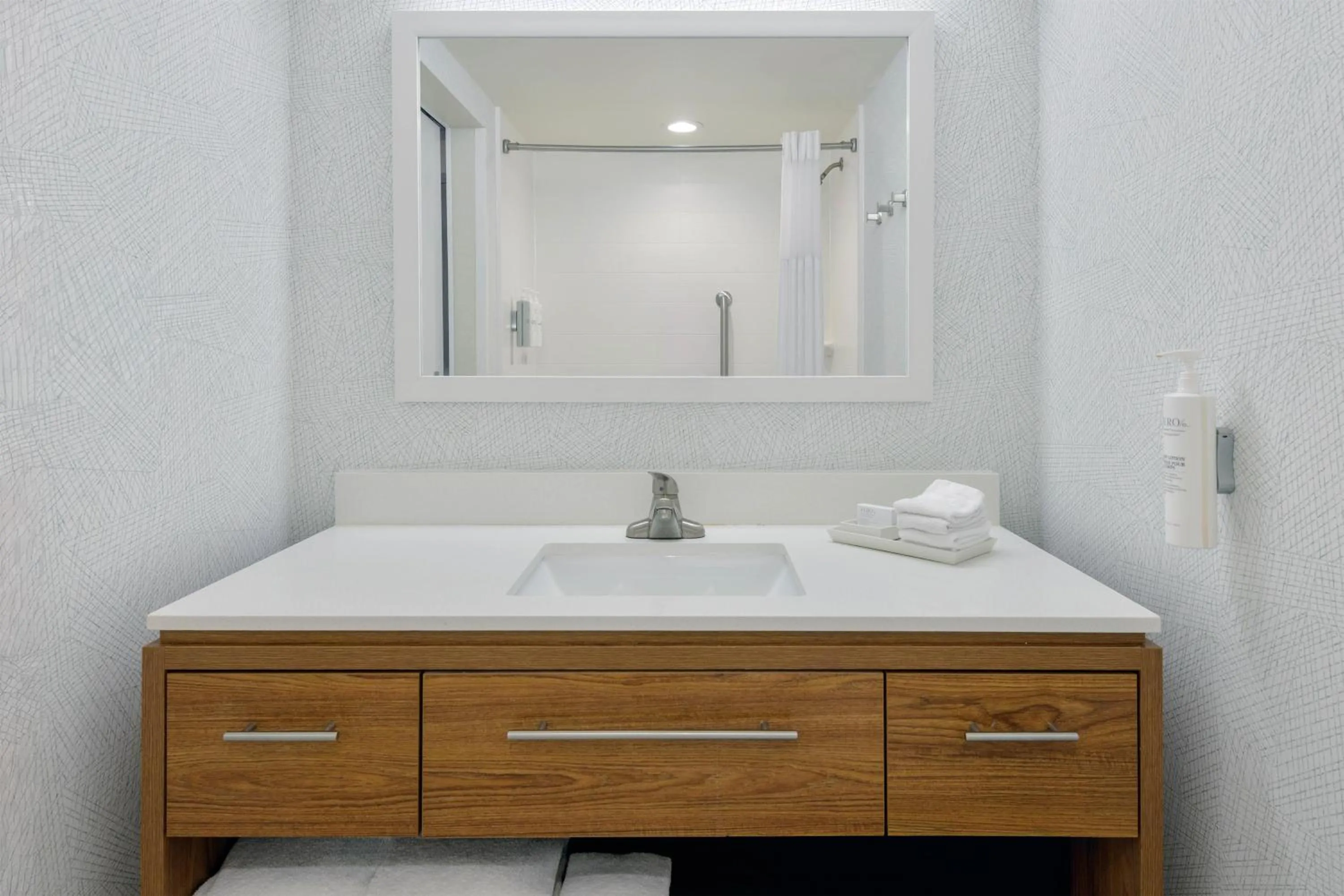 Bathroom in Home2 Suites By Hilton Nokomis