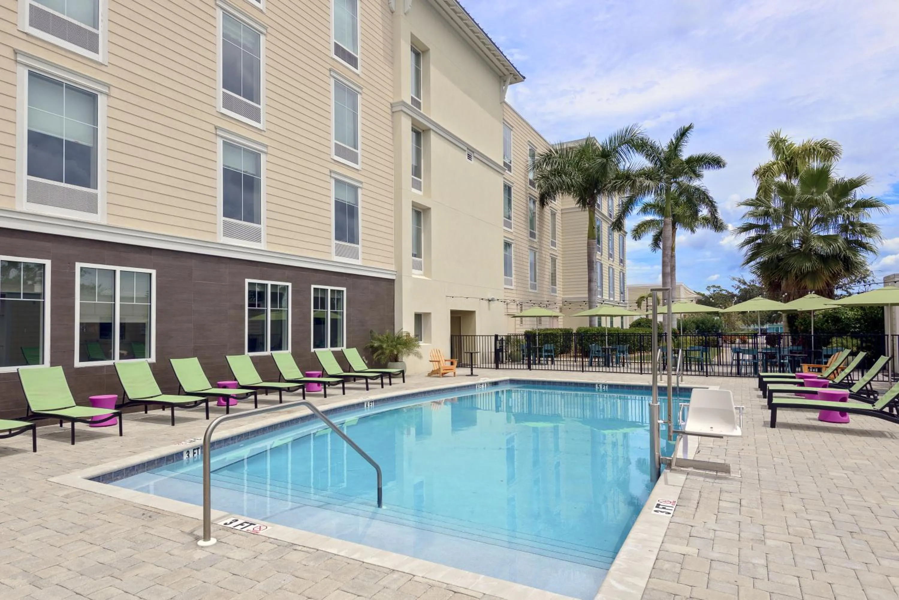Swimming pool in Home2 Suites By Hilton Nokomis