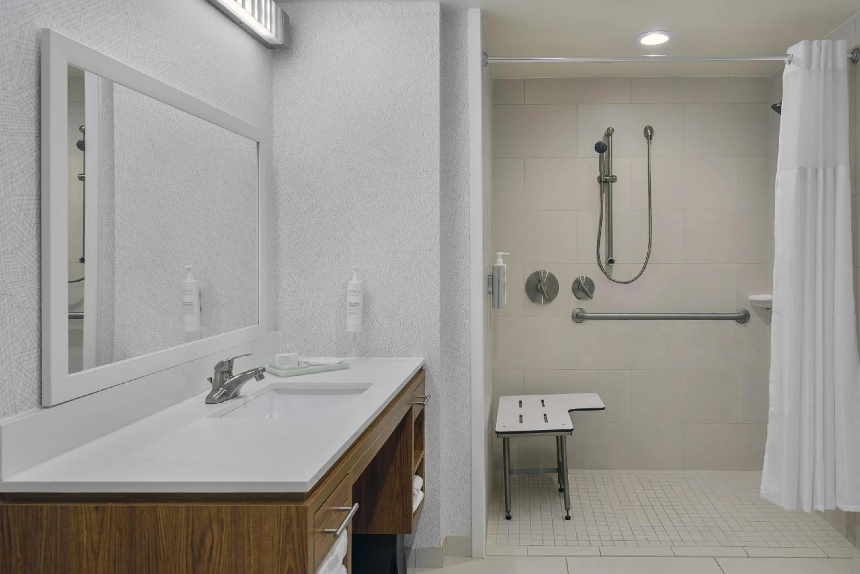 Shower in Home2 Suites By Hilton Nokomis