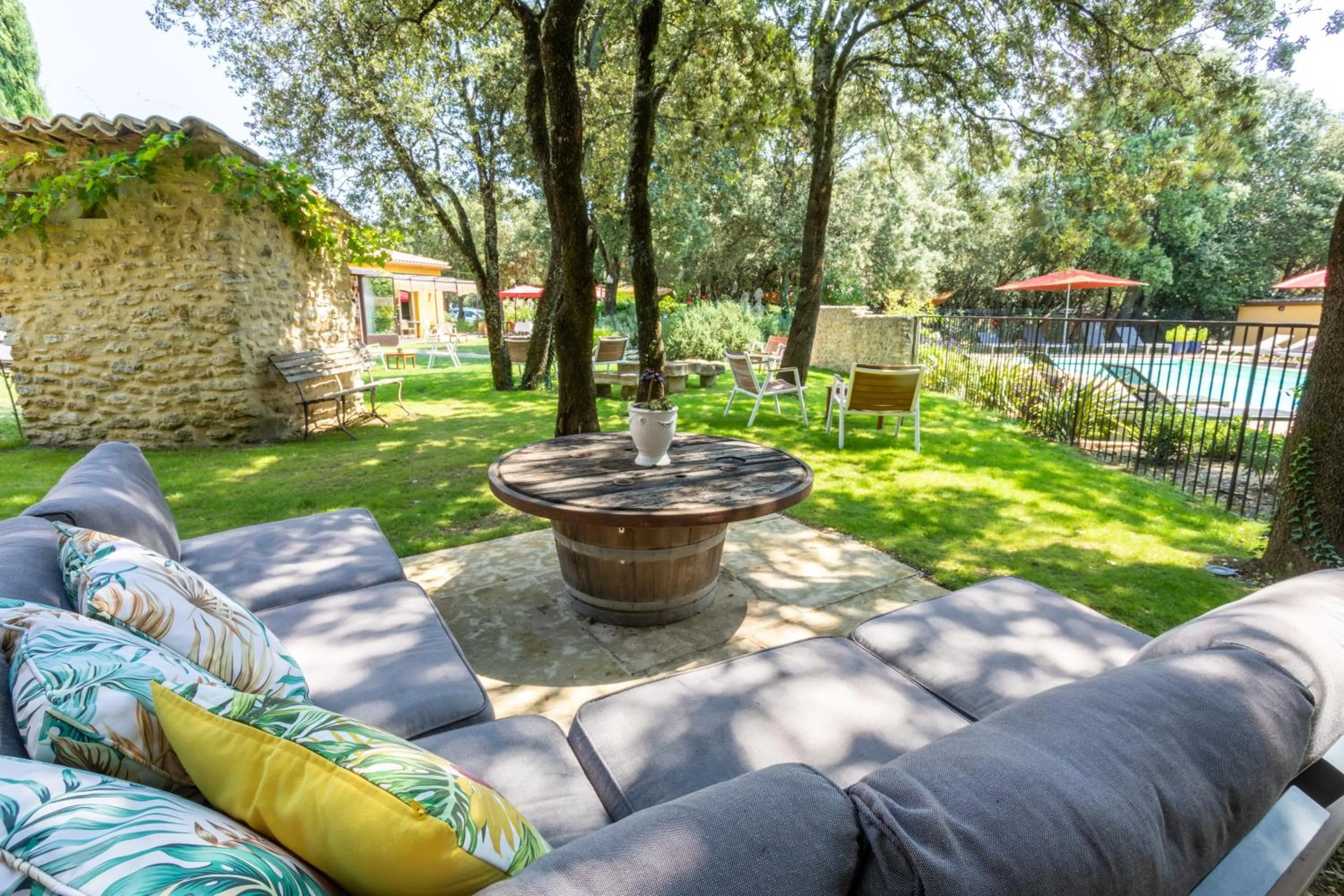 Seating area in Logis Hôtel La Bastide De Grignan & Restaurant "La Chênaie"