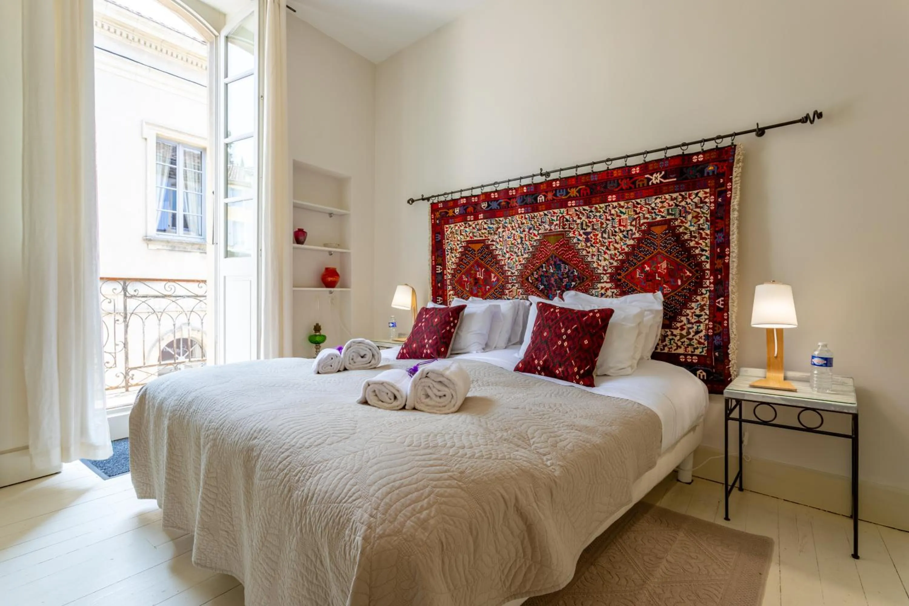 Bed in Logis Hôtel La Bastide De Grignan & Restaurant "La Chênaie"