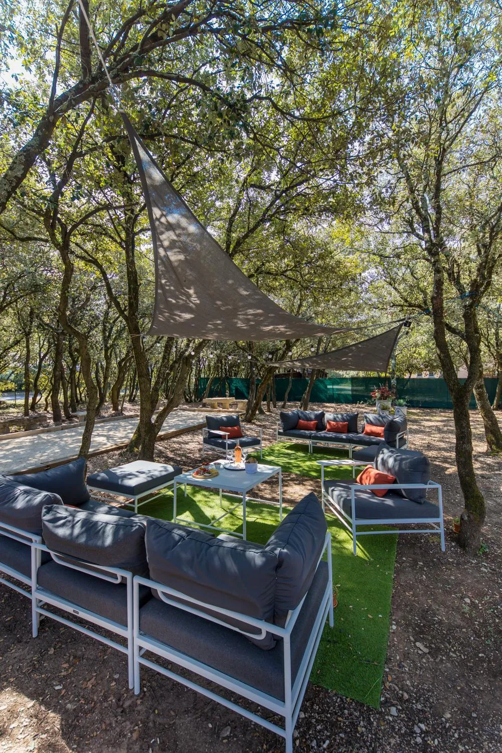 Property building in Logis Hôtel La Bastide De Grignan & Restaurant "La Chênaie"