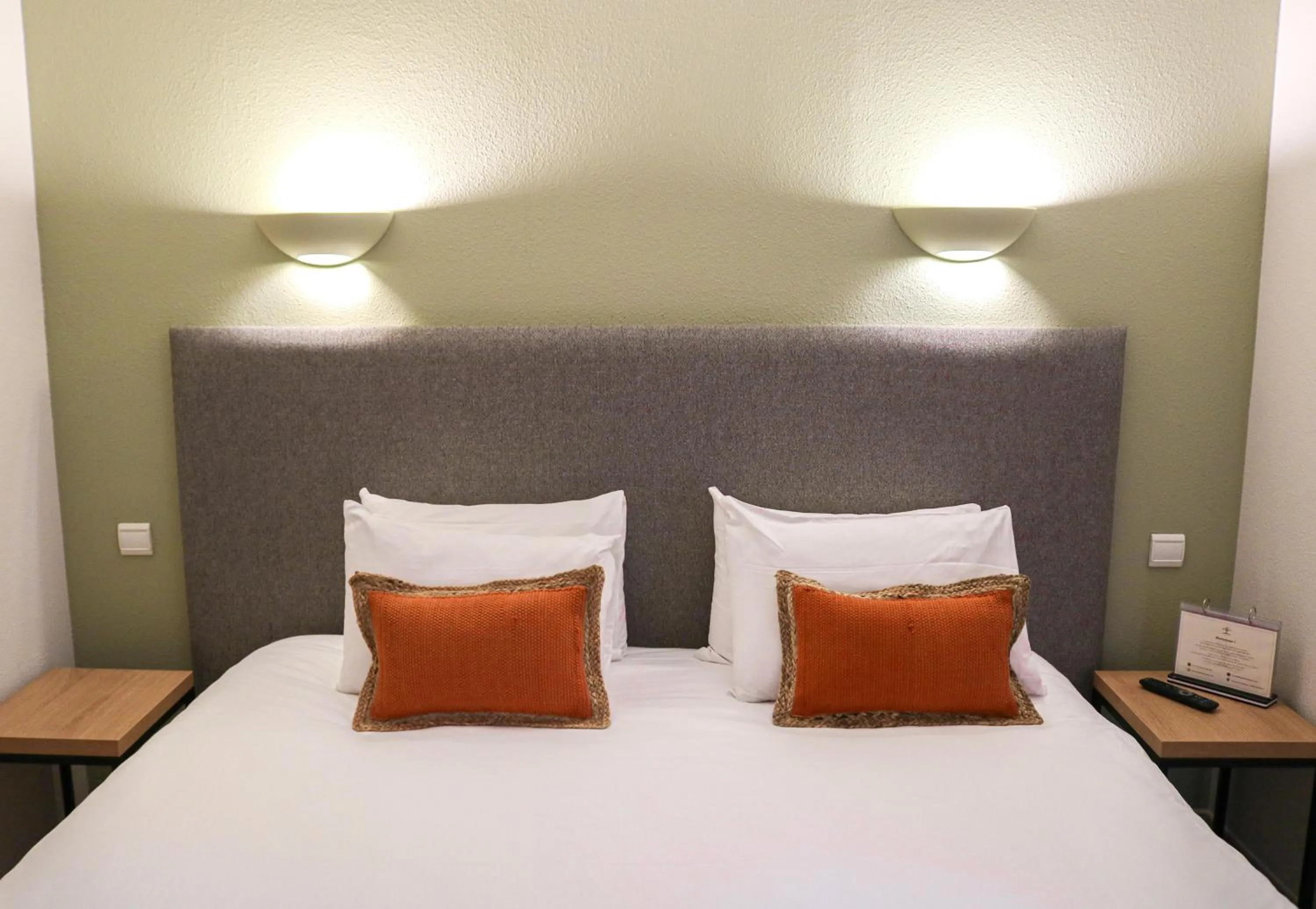 Bed in Logis Hôtel La Bastide De Grignan & Restaurant "La Chênaie"