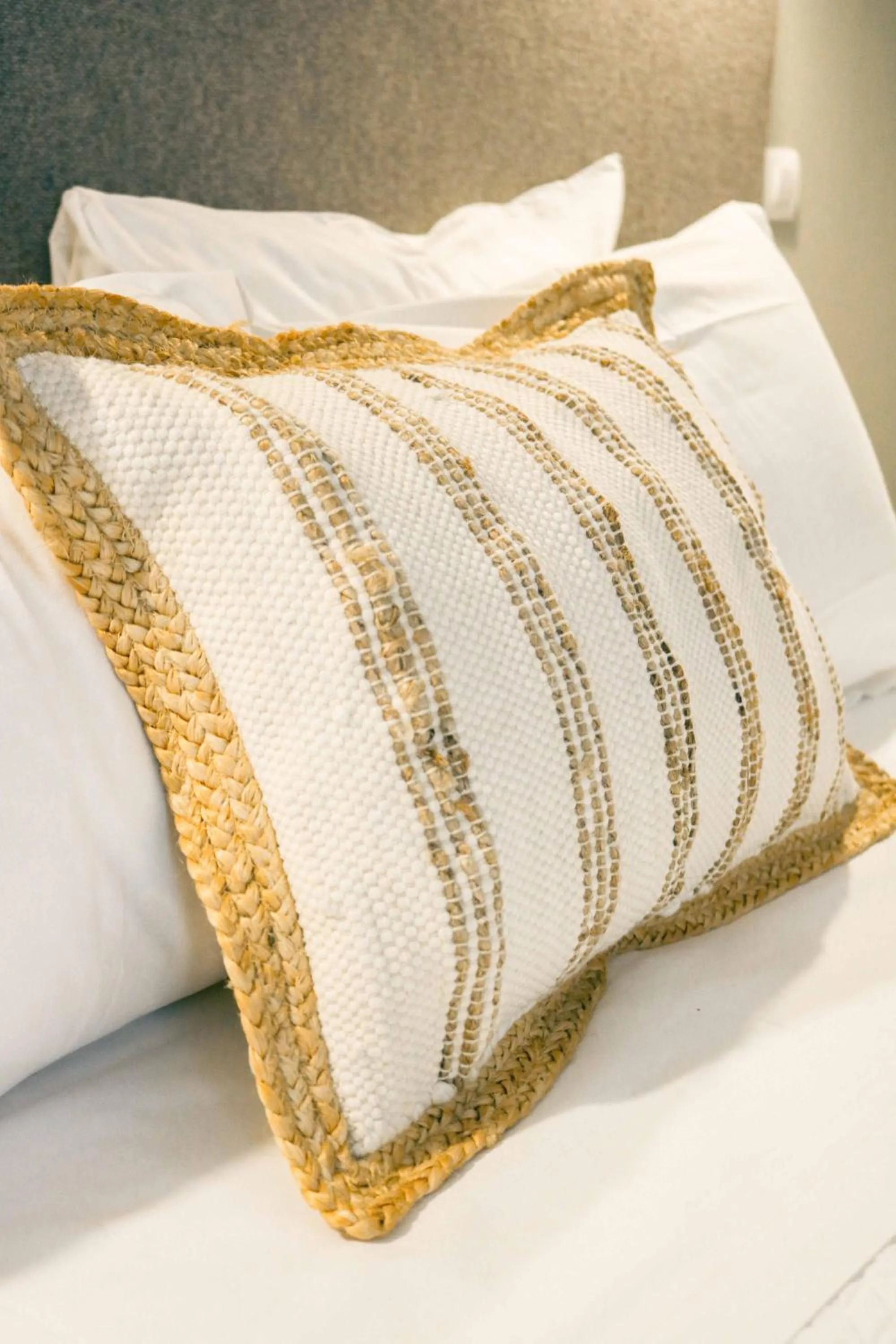 Bed in Logis Hôtel La Bastide De Grignan & Restaurant "La Chênaie"