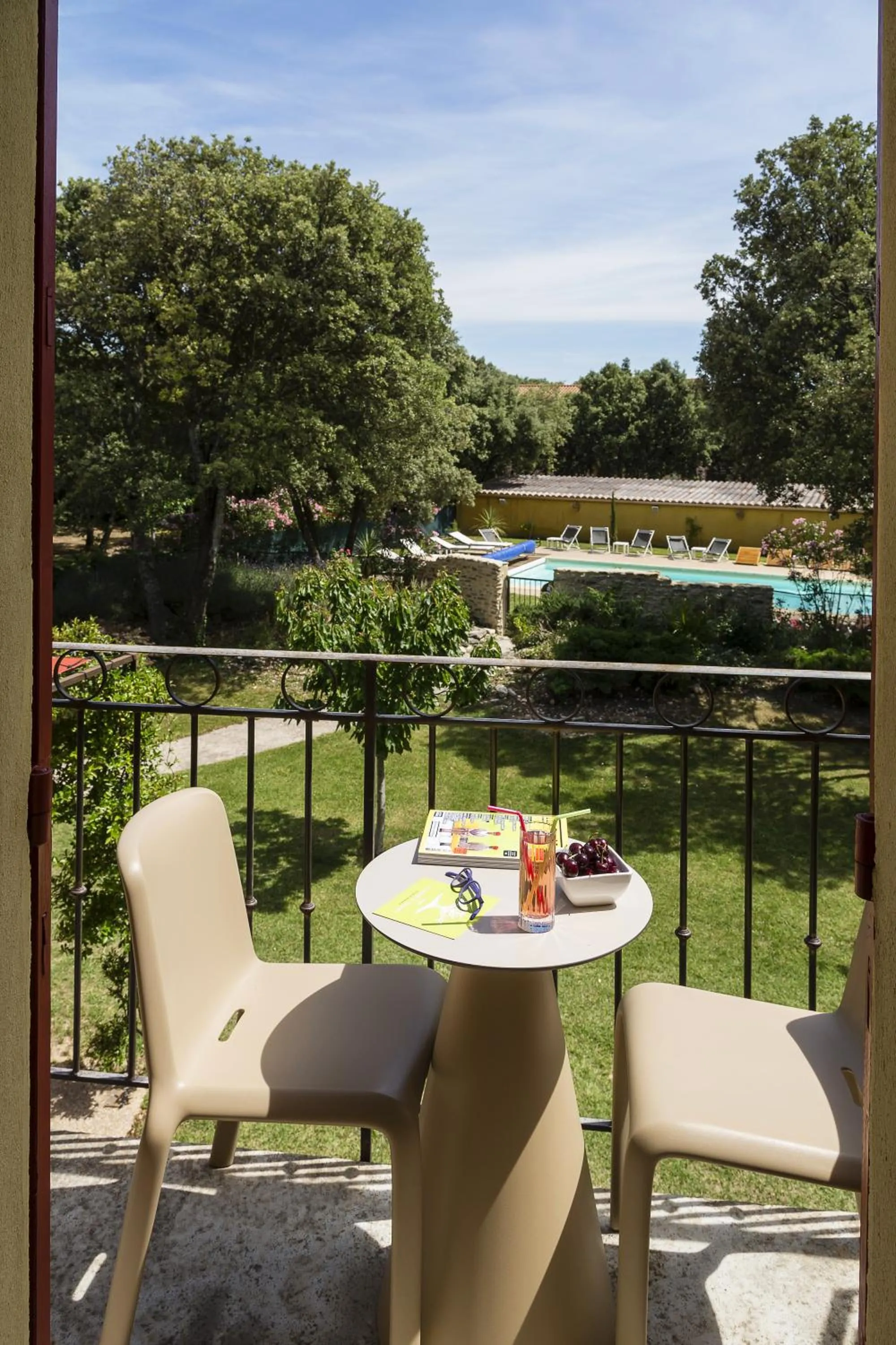 Garden in Logis Hôtel La Bastide De Grignan & Restaurant "La Chênaie"