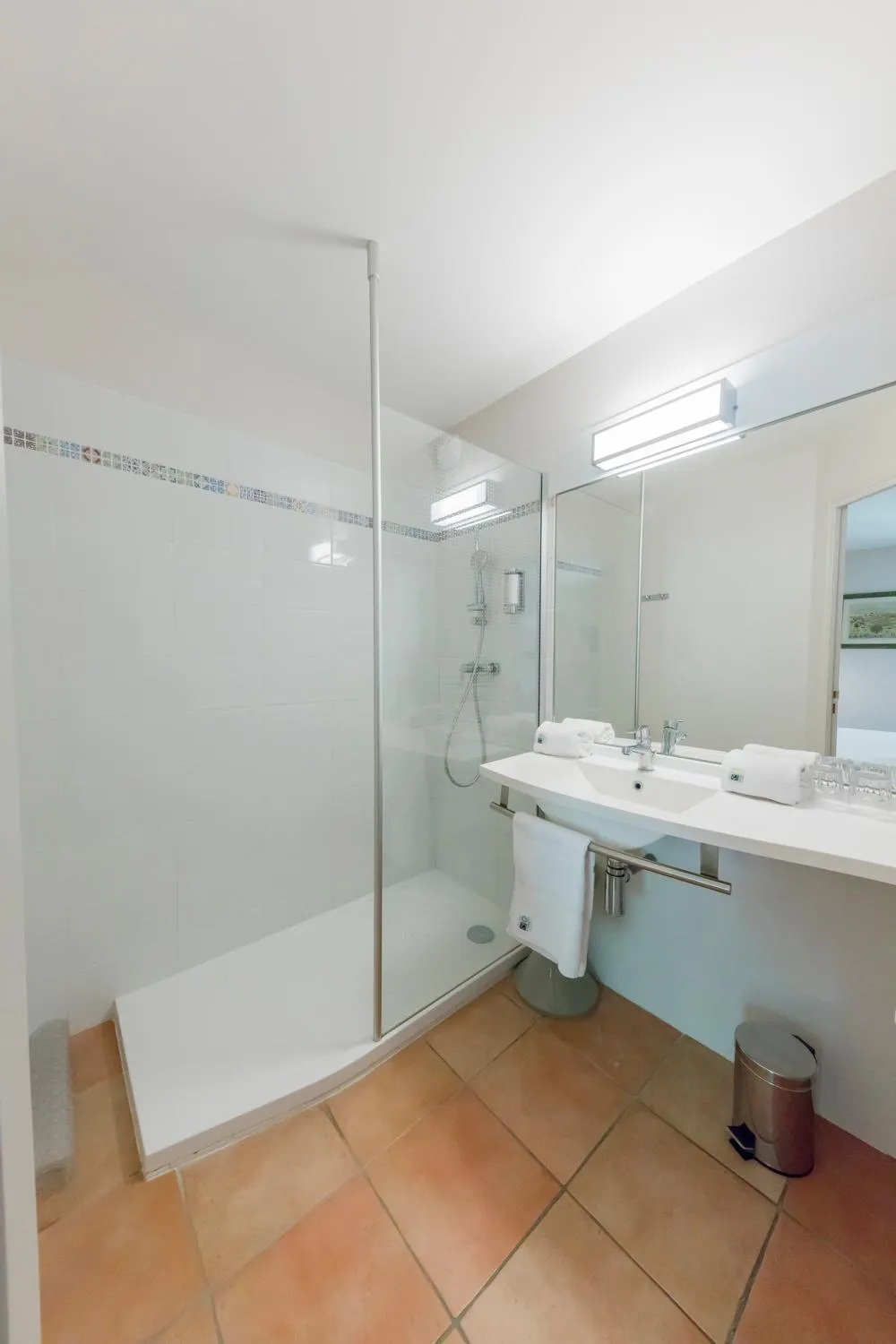 Property building in Logis Hôtel La Bastide De Grignan & Restaurant "La Chênaie"