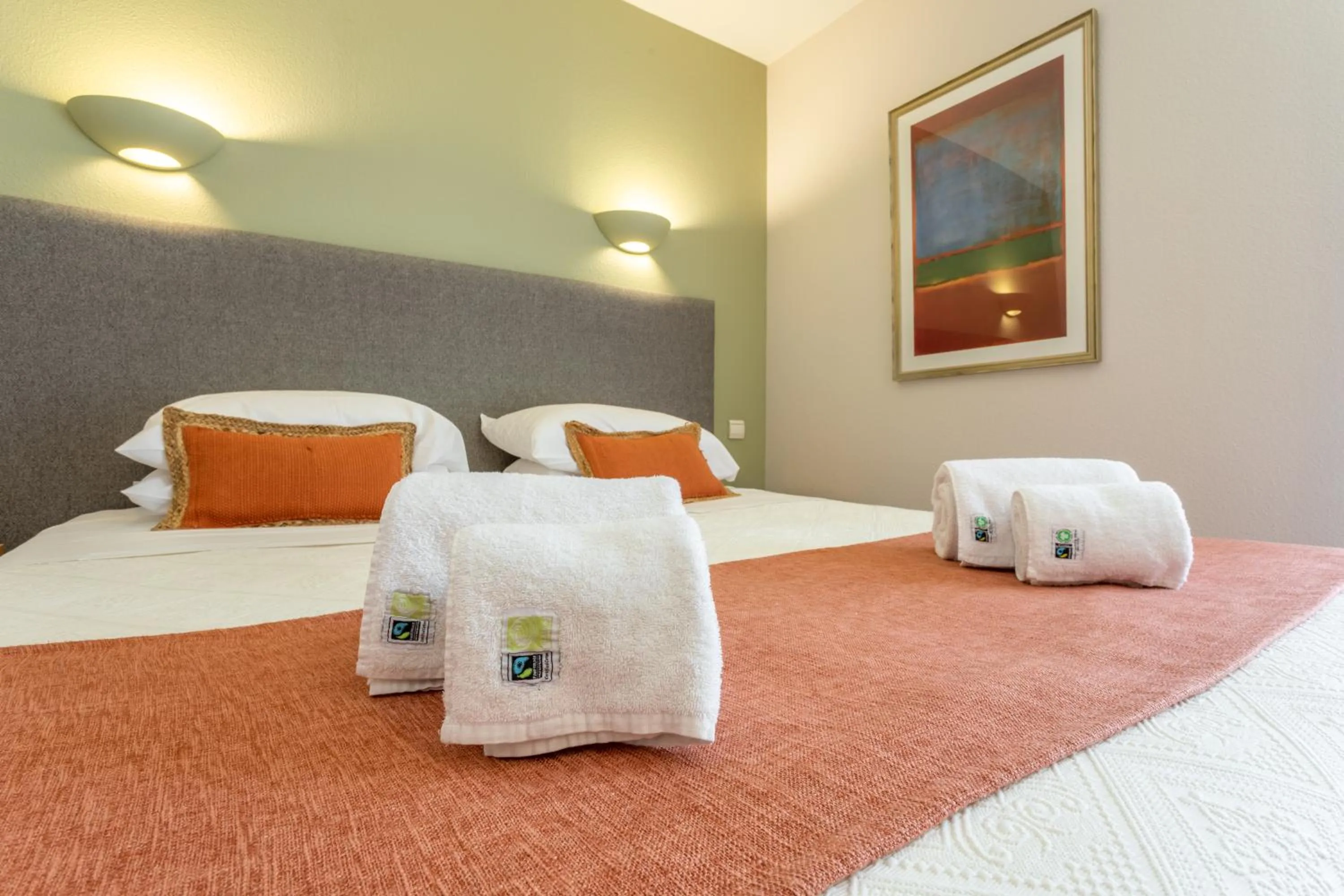 Bed in Logis Hôtel La Bastide De Grignan & Restaurant "La Chênaie"