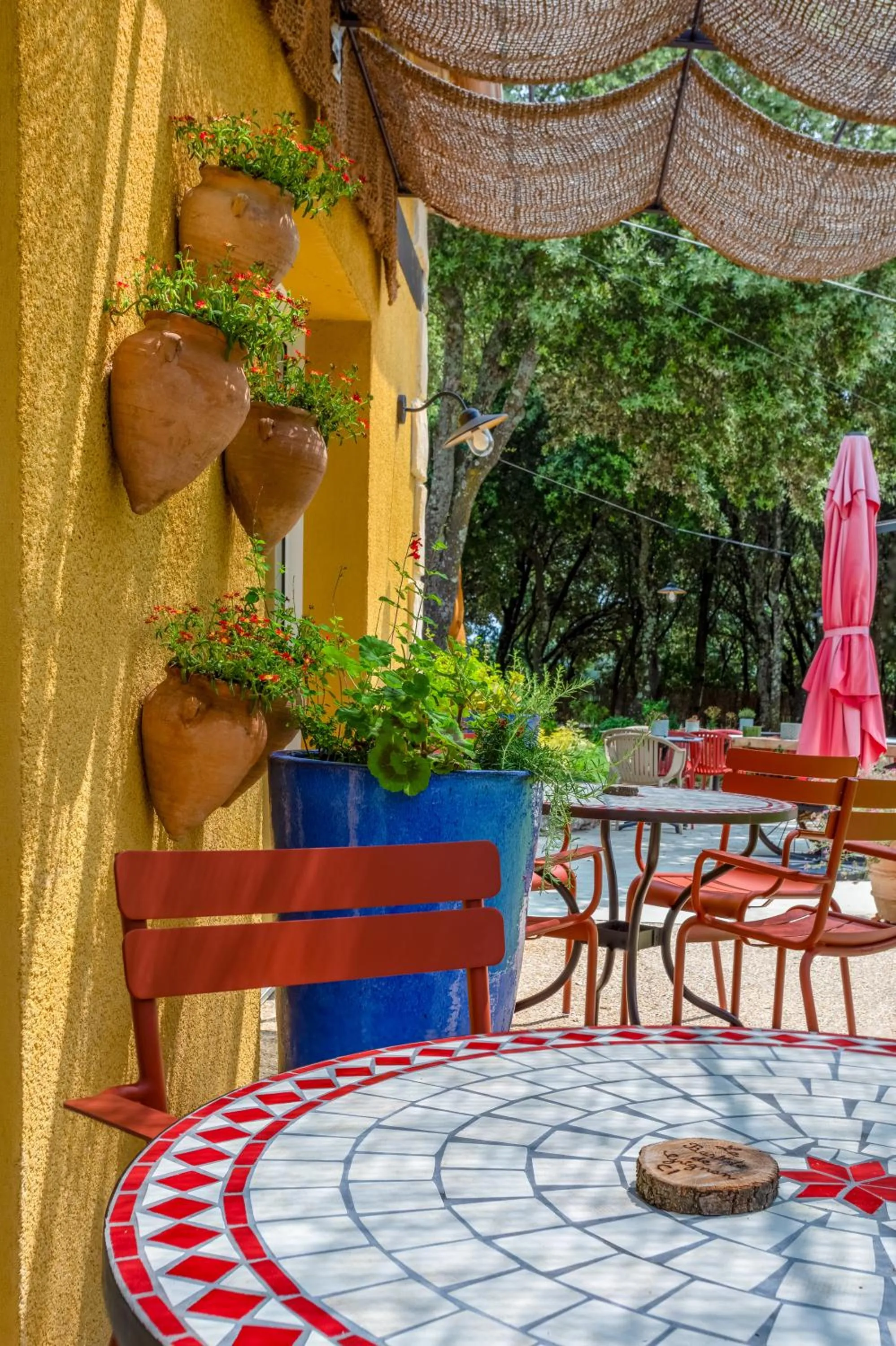 Restaurant/places to eat in Logis Hôtel La Bastide De Grignan & Restaurant "La Chênaie"