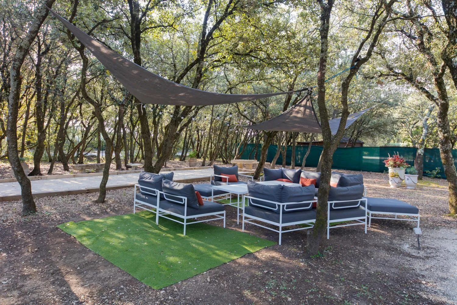 Garden in Logis Hôtel La Bastide De Grignan & Restaurant "La Chênaie"