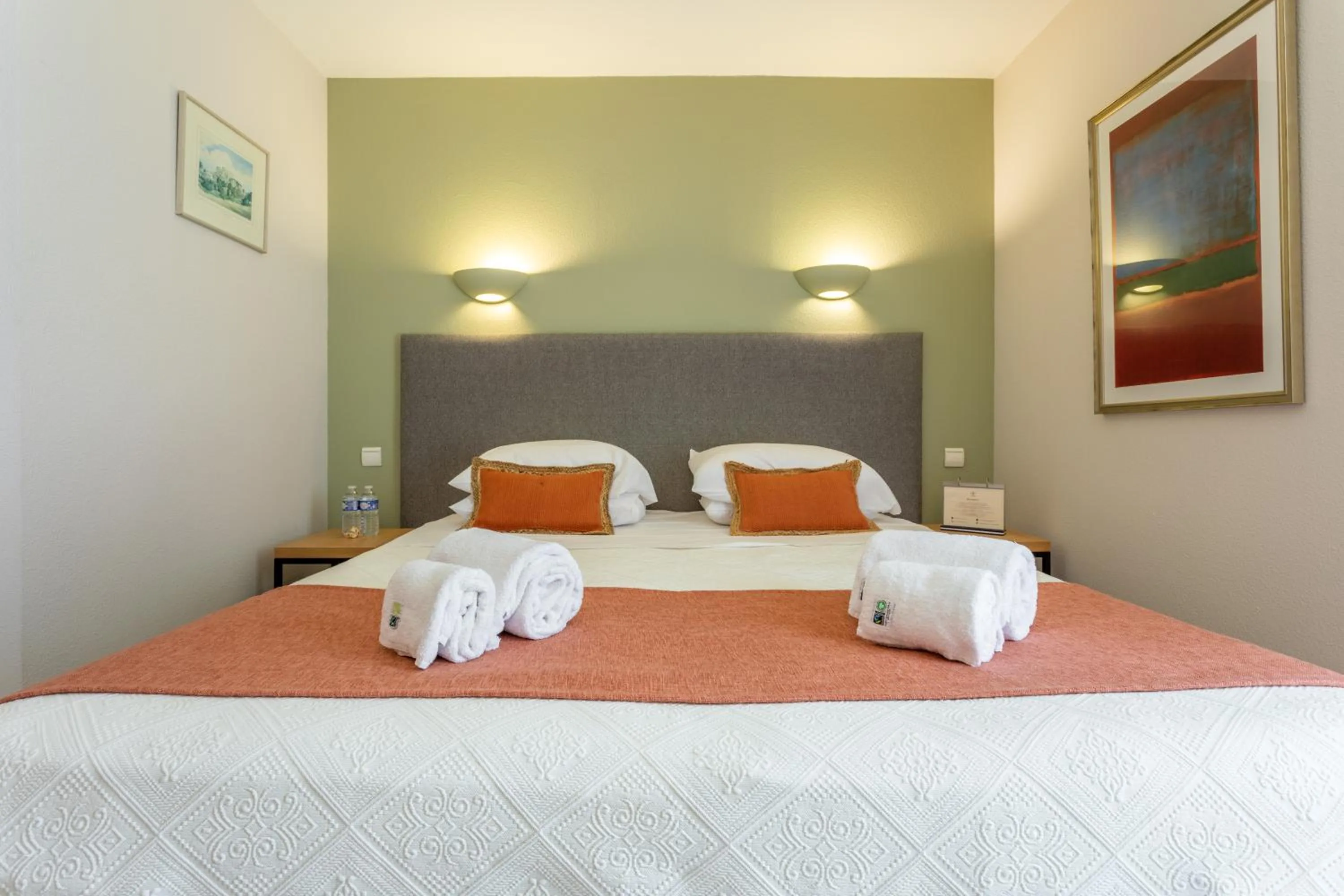 Bedroom, Bed in Logis Hôtel La Bastide De Grignan & Restaurant "La Chênaie"