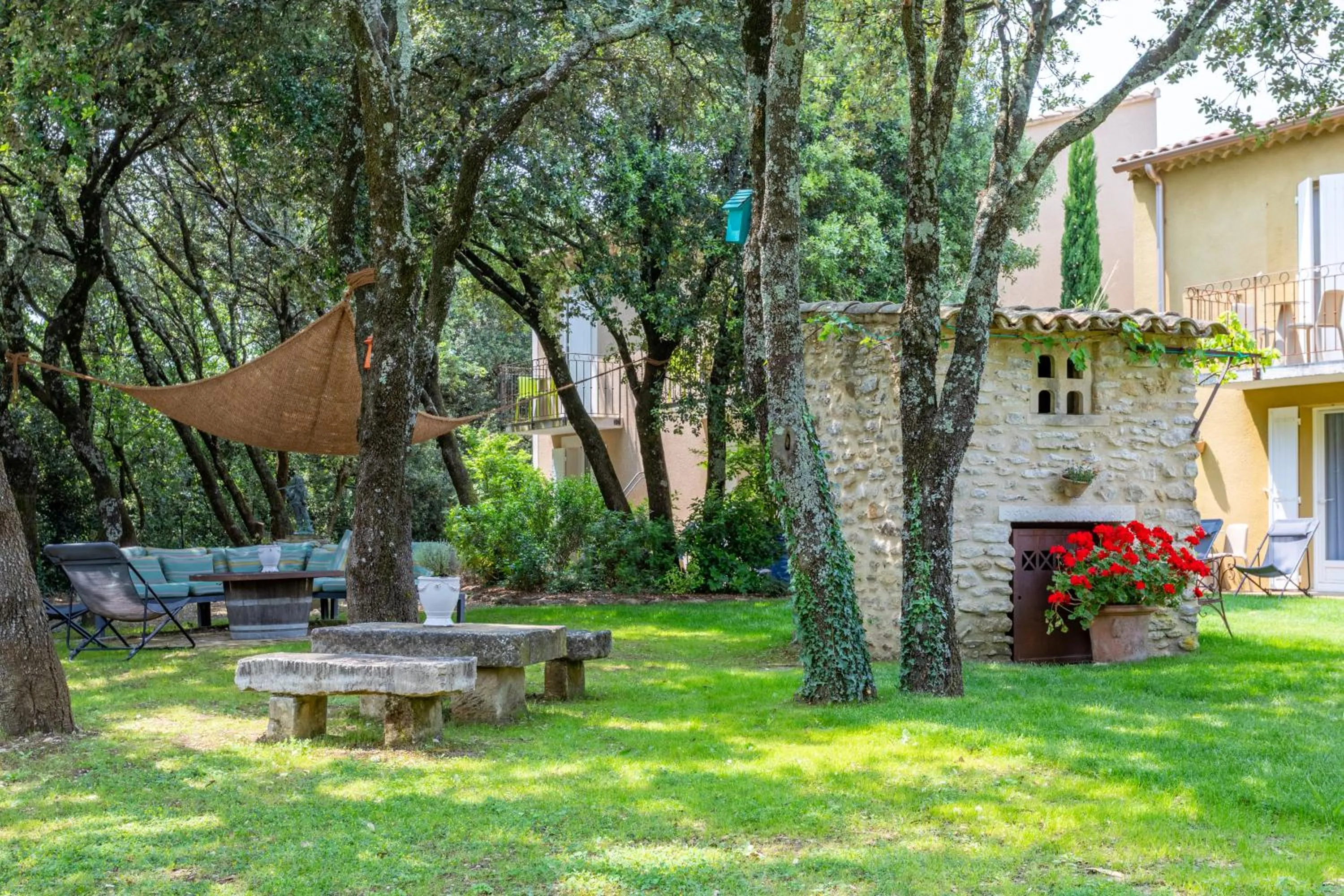 Garden in Logis Hôtel La Bastide De Grignan & Restaurant "La Chênaie"