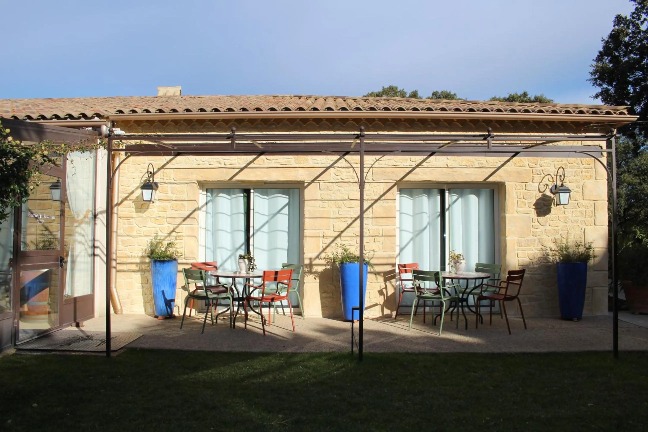 Property building in Logis Hôtel La Bastide De Grignan & Restaurant La Chênaie