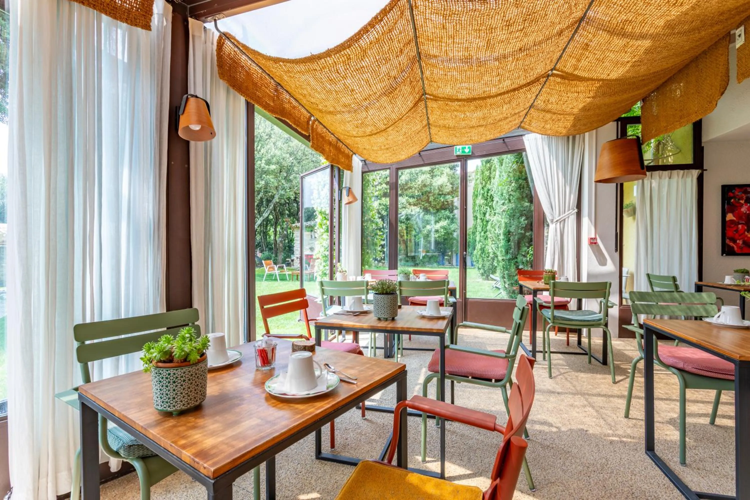 Breakfast in Logis Hôtel La Bastide De Grignan & Restaurant "La Chênaie"