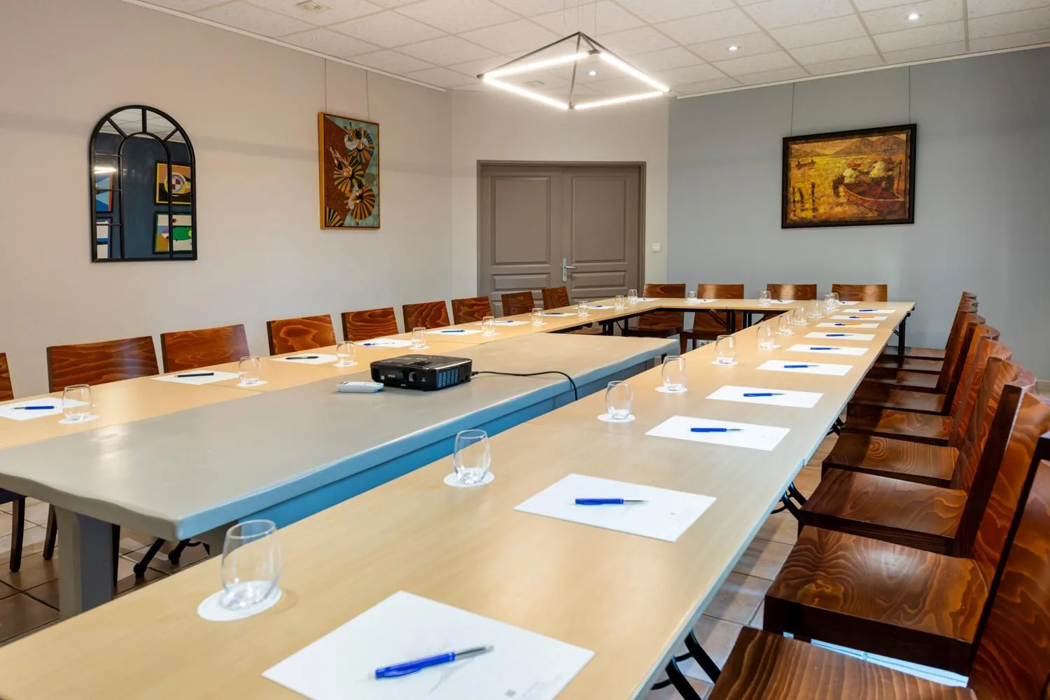 Property building in Logis Hôtel La Bastide De Grignan & Restaurant "La Chênaie"