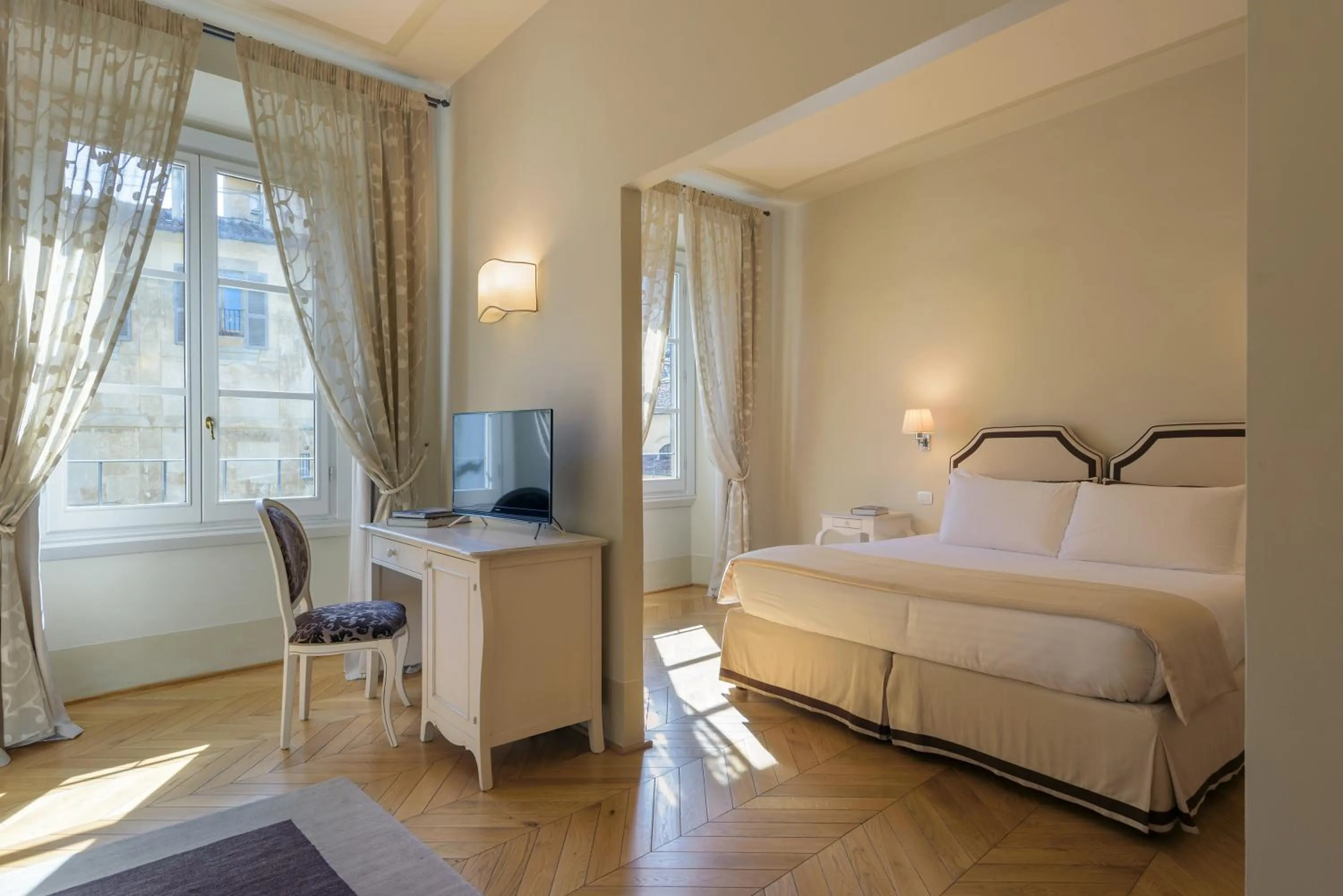 Photo of the whole room, Bed in Palazzo della Stufa Residenza D'Epoca