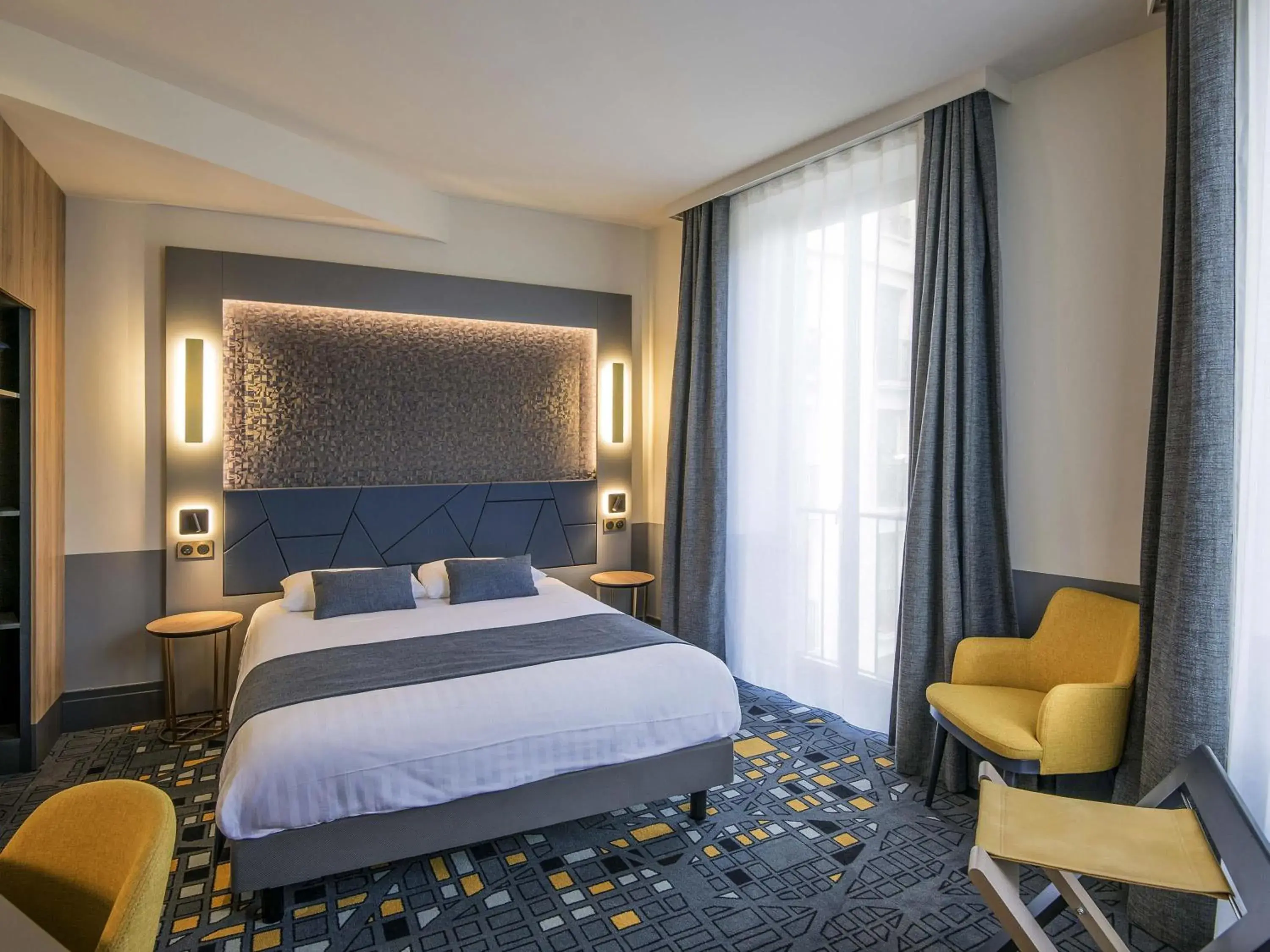 Bedroom, Bed in Hôtel Mercure Rodez Cathédrale Bedroom, Bed in Hôtel Mercure Rodez Cathédrale