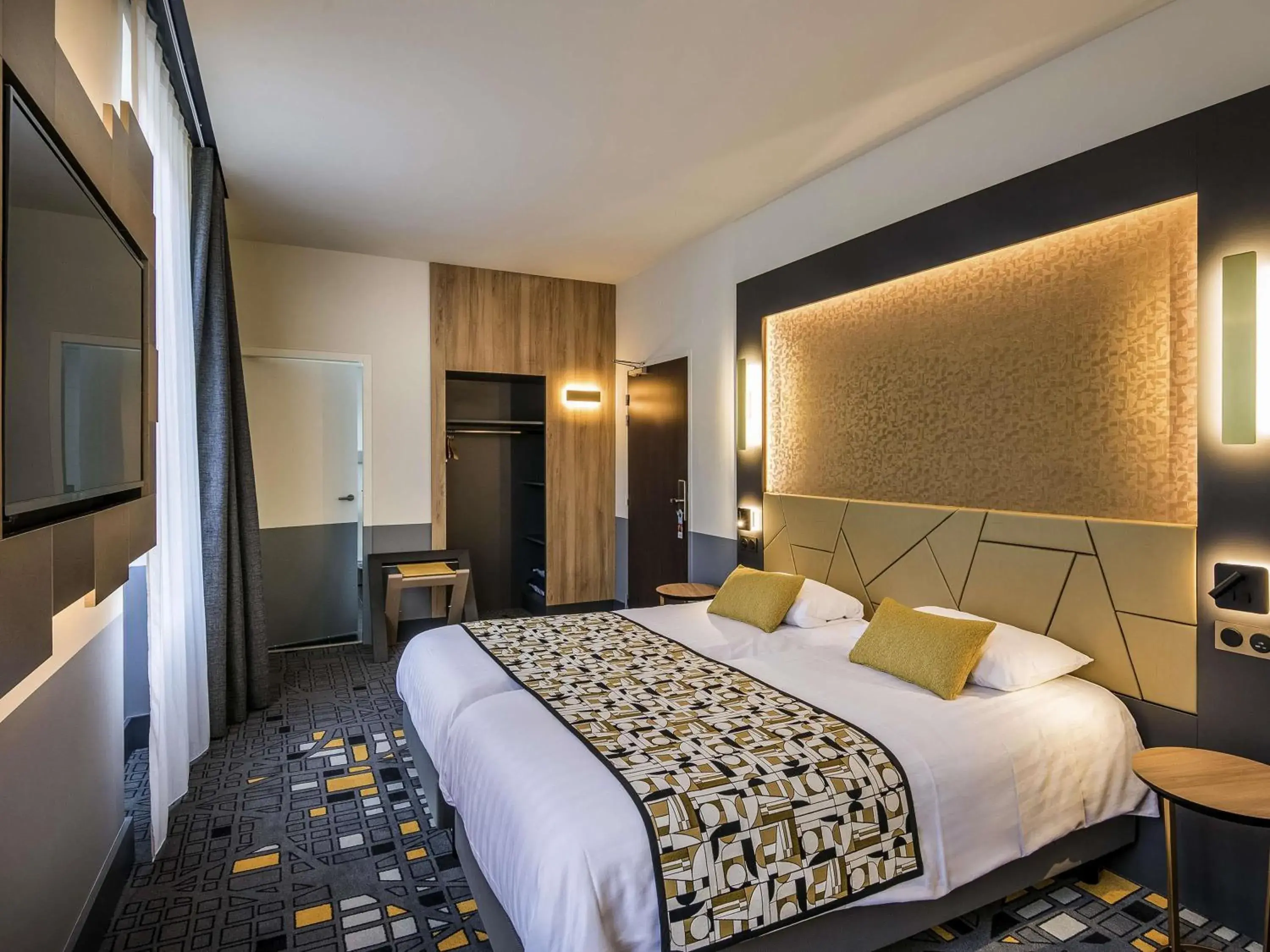 Bedroom, Bed in Hôtel Mercure Rodez Cathédrale Bedroom, Bed in Hôtel Mercure Rodez Cathédrale