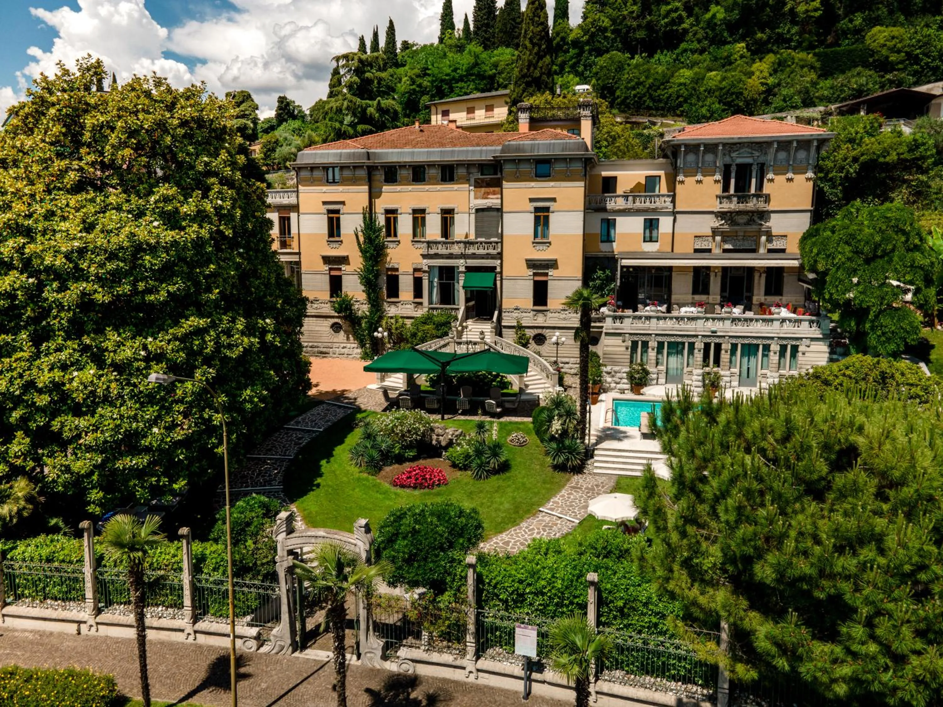 Property building in Hotel Laurin