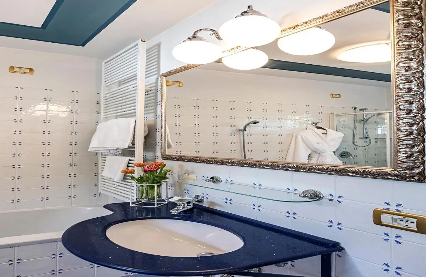 Classic Double Room with Garden View in Hotel Laurin Classic Double Room with Garden View in Hotel Laurin