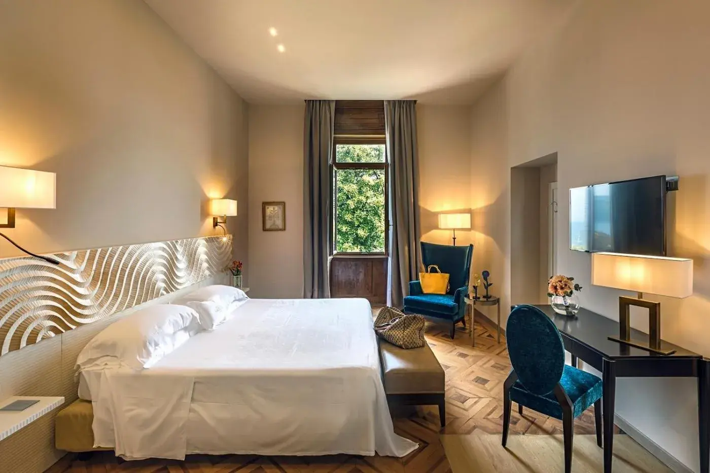 Suite with Lake View in Hotel Laurin Suite with Lake View in Hotel Laurin