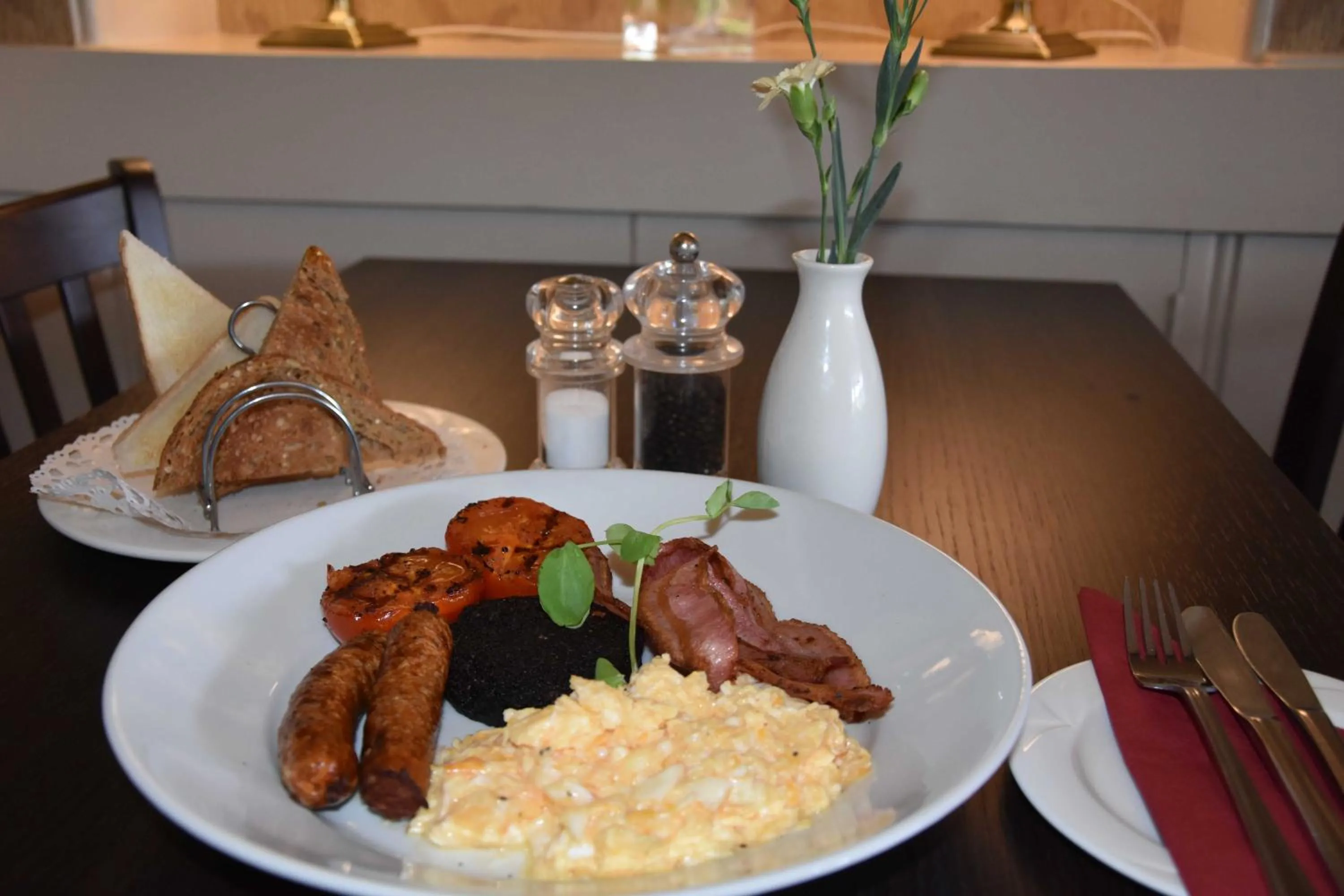 English/Irish breakfast in Ailean Chraggan