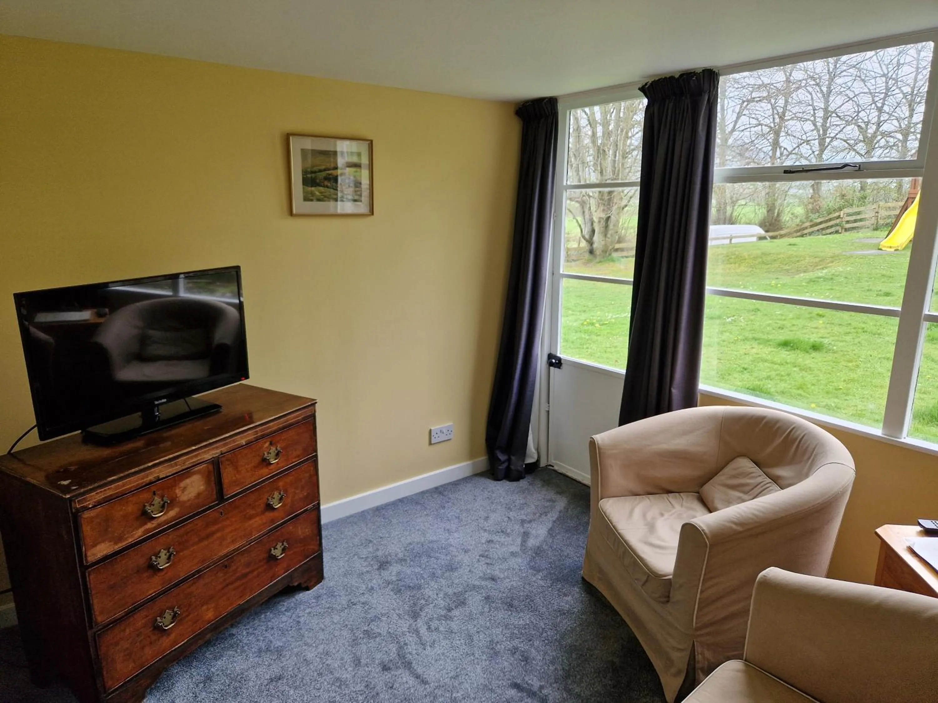 Seating area in Ailean Chraggan