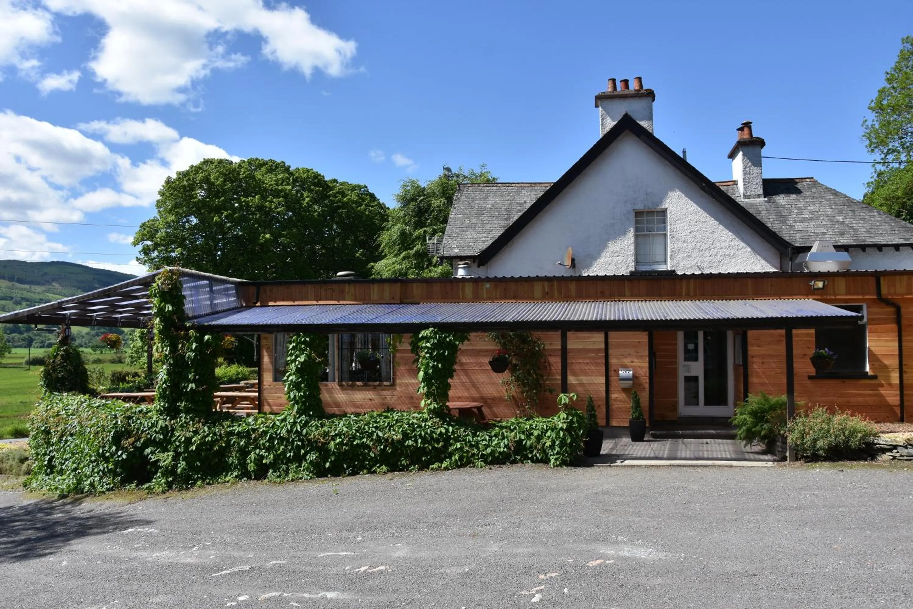 Facade/entrance in Ailean Chraggan