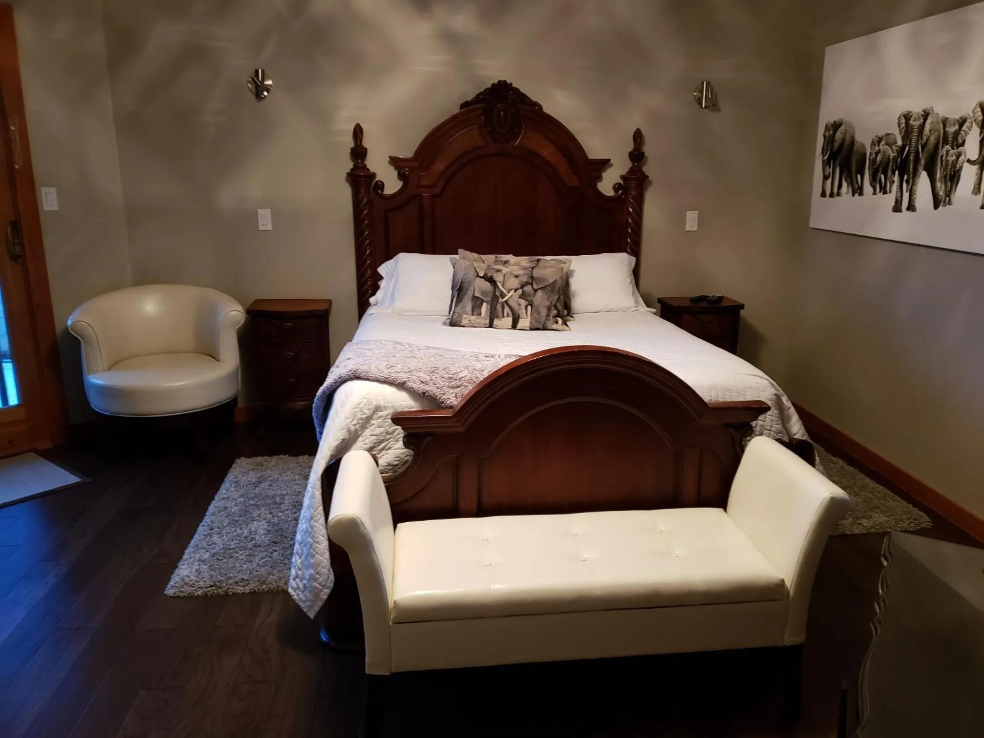 Bed in South Africa House Guest Lodge