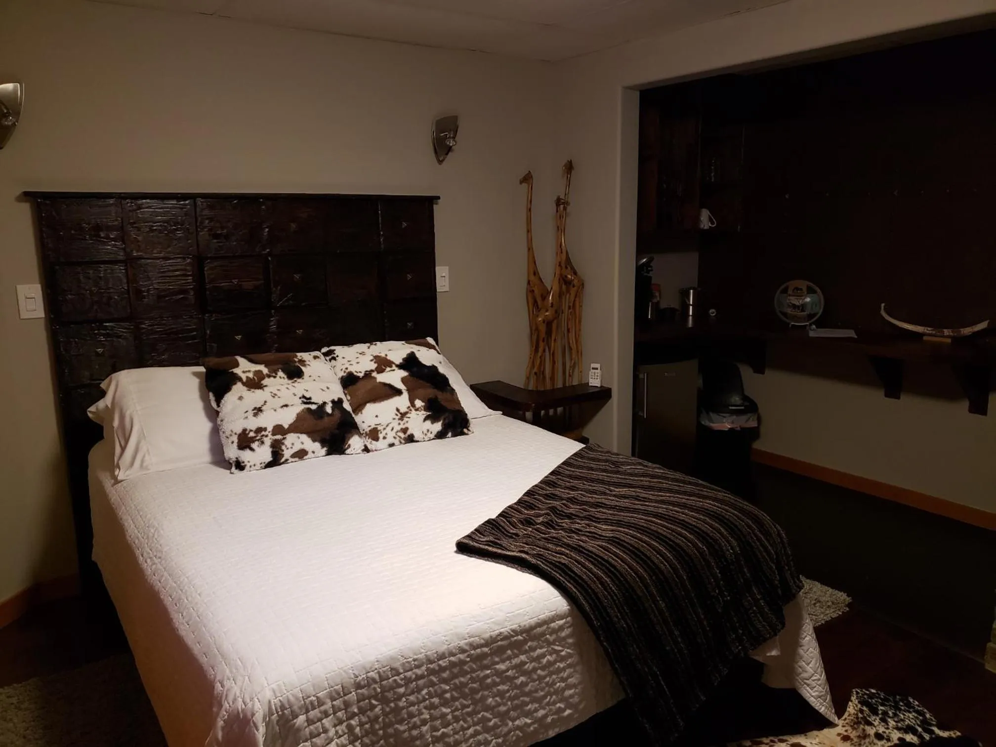 Bed in South Africa House Guest Lodge