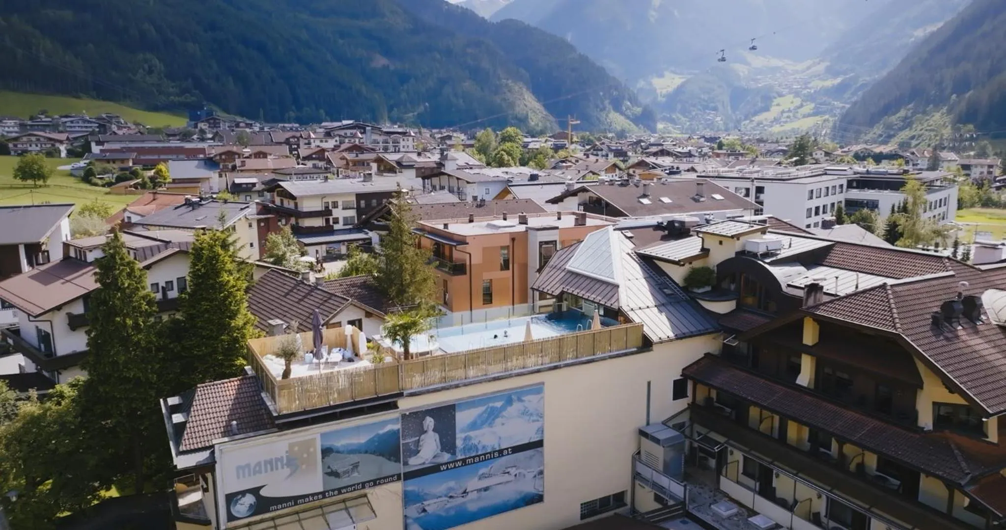 Pool view in MANNI das Hotel
