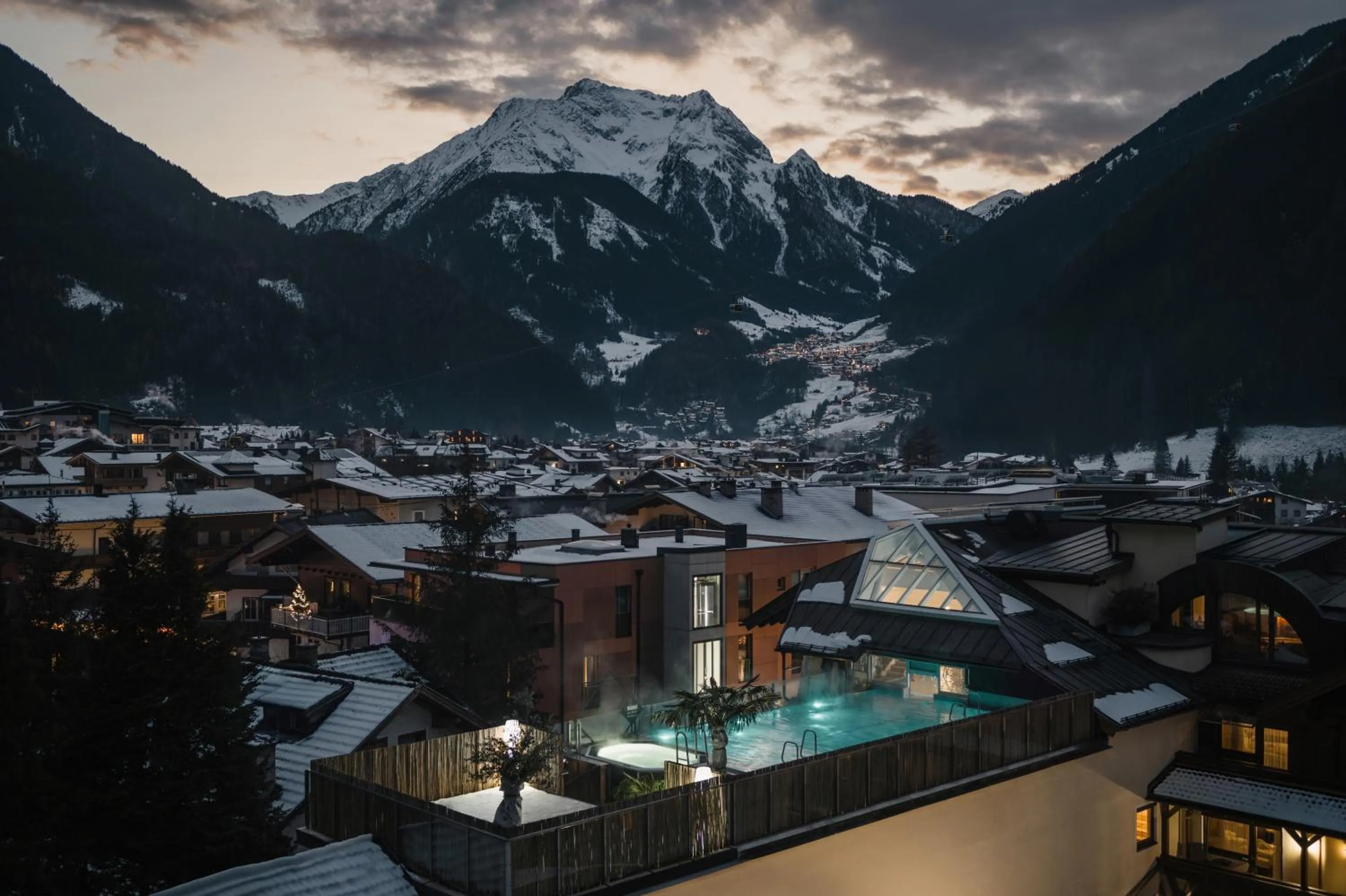 Swimming pool in MANNI das Hotel