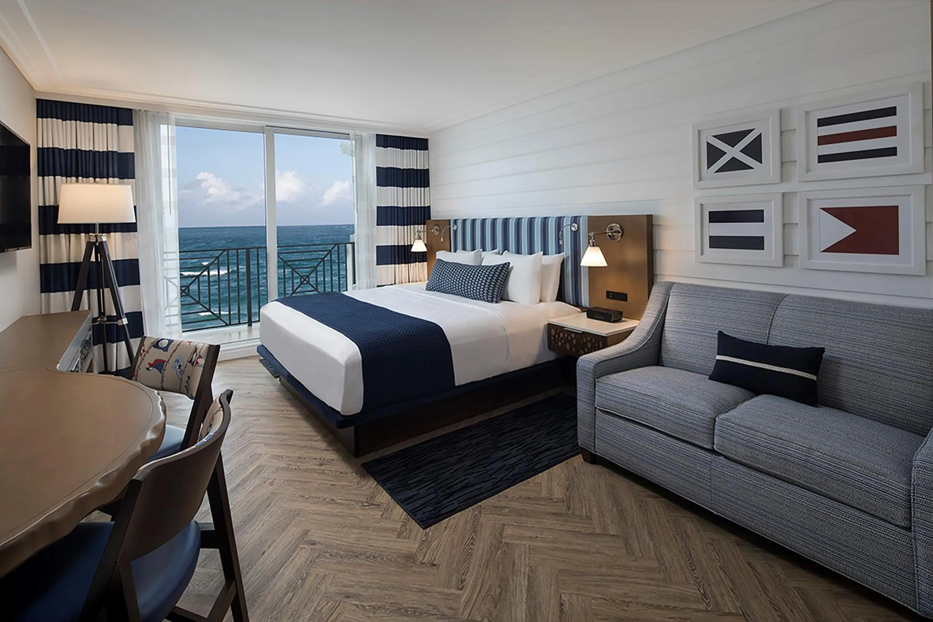 Photo of the whole room, Bed in Hutchinson Shores Resort & Spa