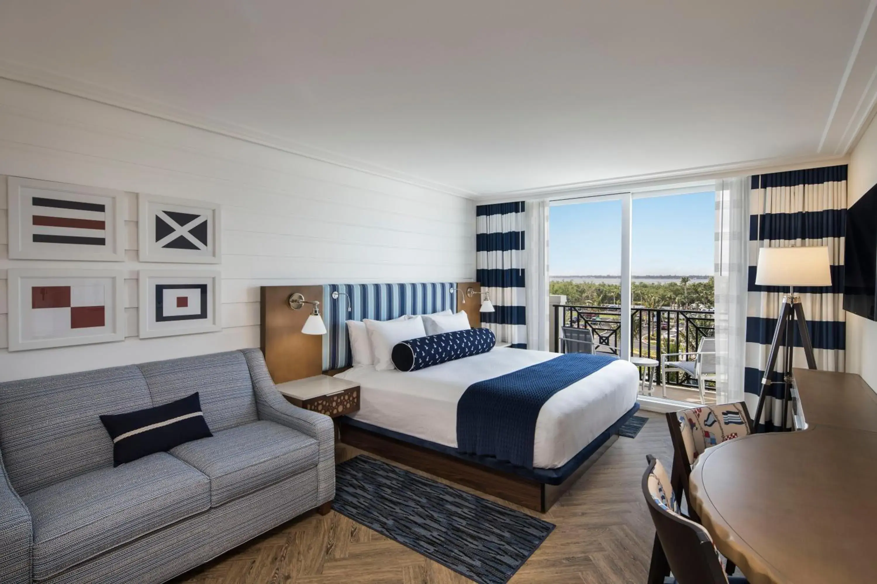 Bed in Hutchinson Shores Resort & Spa Bed in Hutchinson Shores Resort & Spa