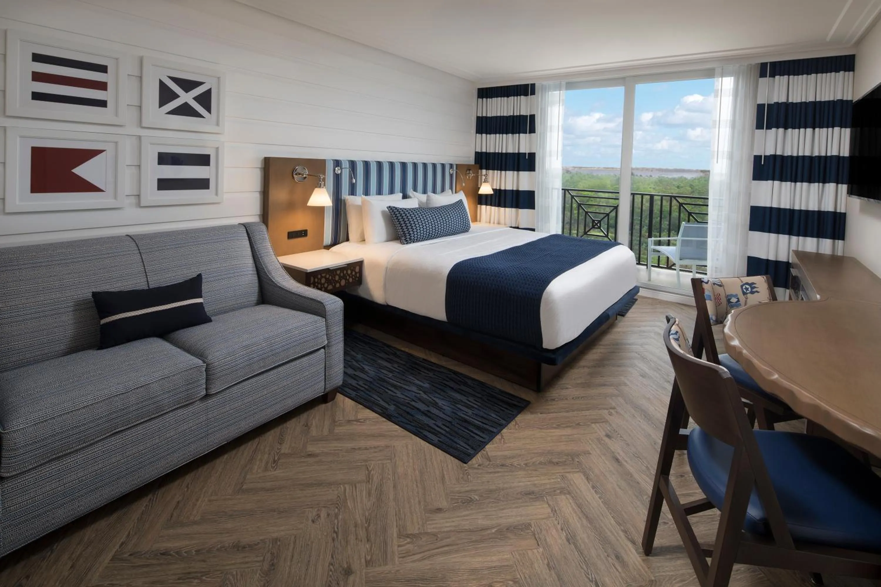 Photo of the whole room, Bed in Hutchinson Shores Resort & Spa